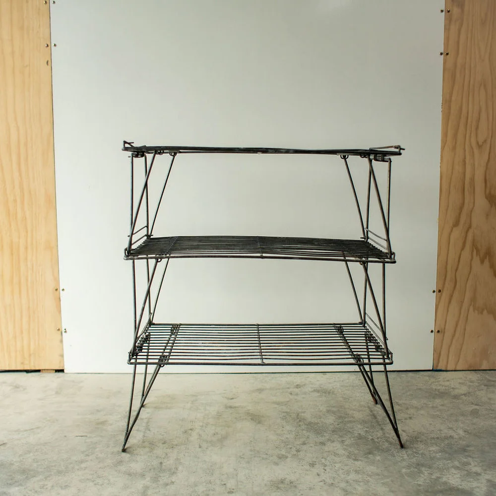 FURNITURE_Metal+3+Shelf+Display+Rack_01.jpg,