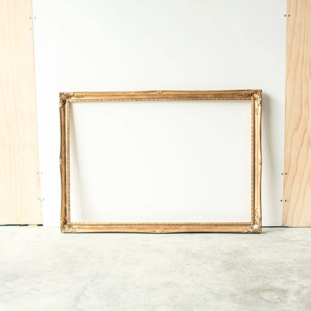 DECORATIVE_X-LargeGoldPhotoBoothFrame.jpg_01