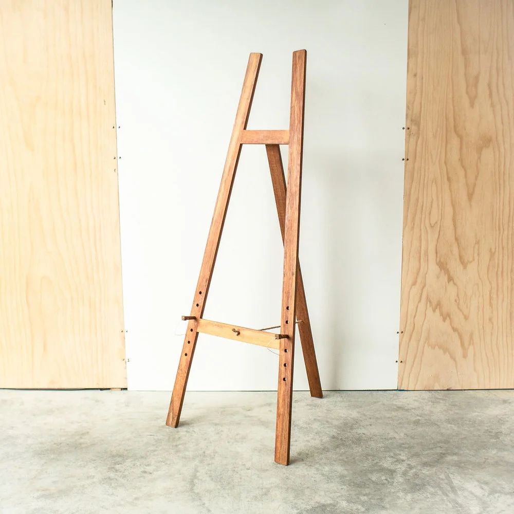 SIGNAGE_LargeWoodenEasel1.jpg,