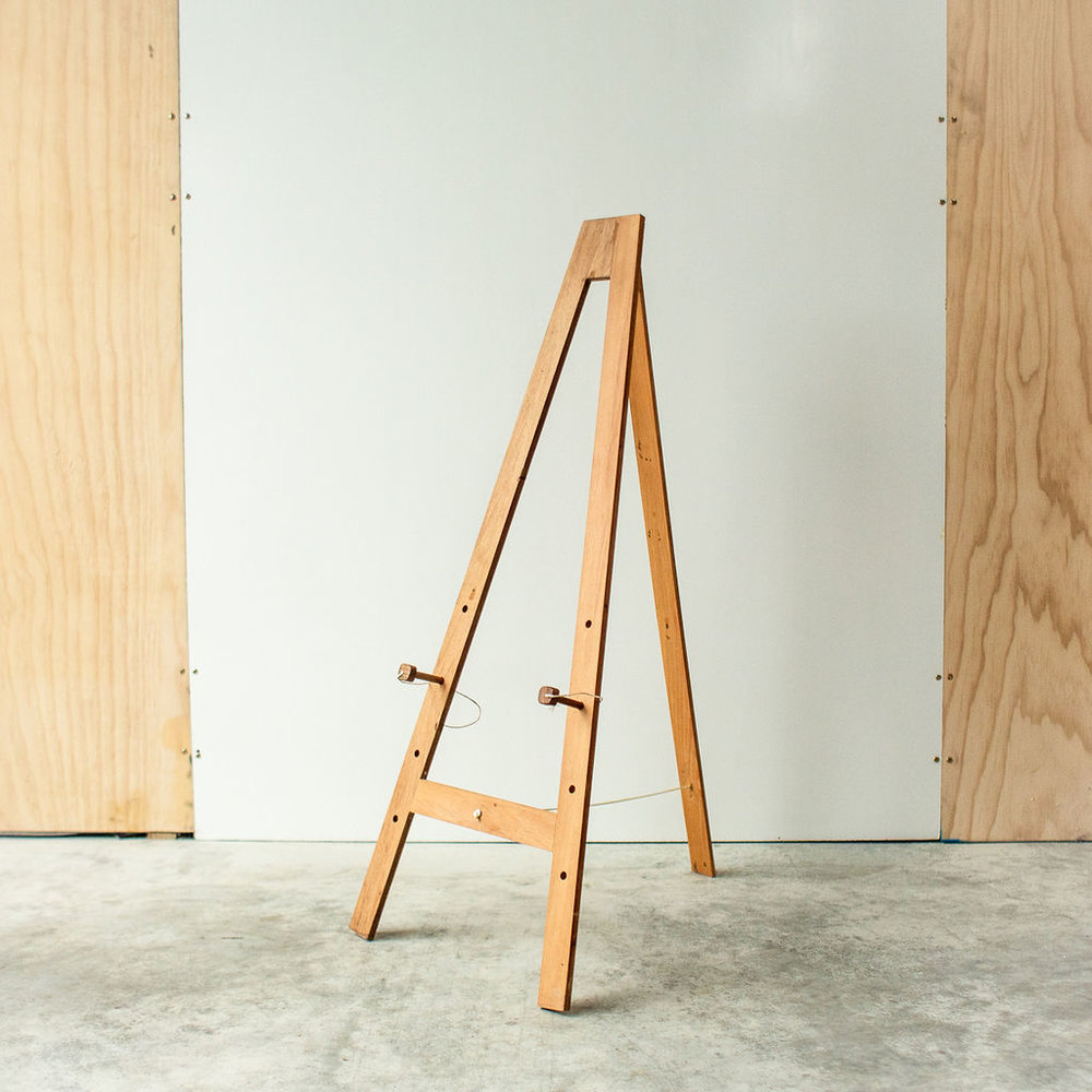 SIGNAGE_MediumWoodenEasel.jpg