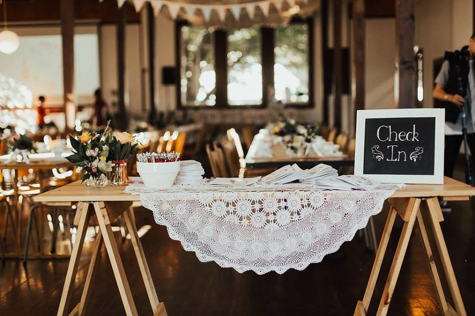 SOFT FURNISHING_Round White Crochet Tablecloth_01