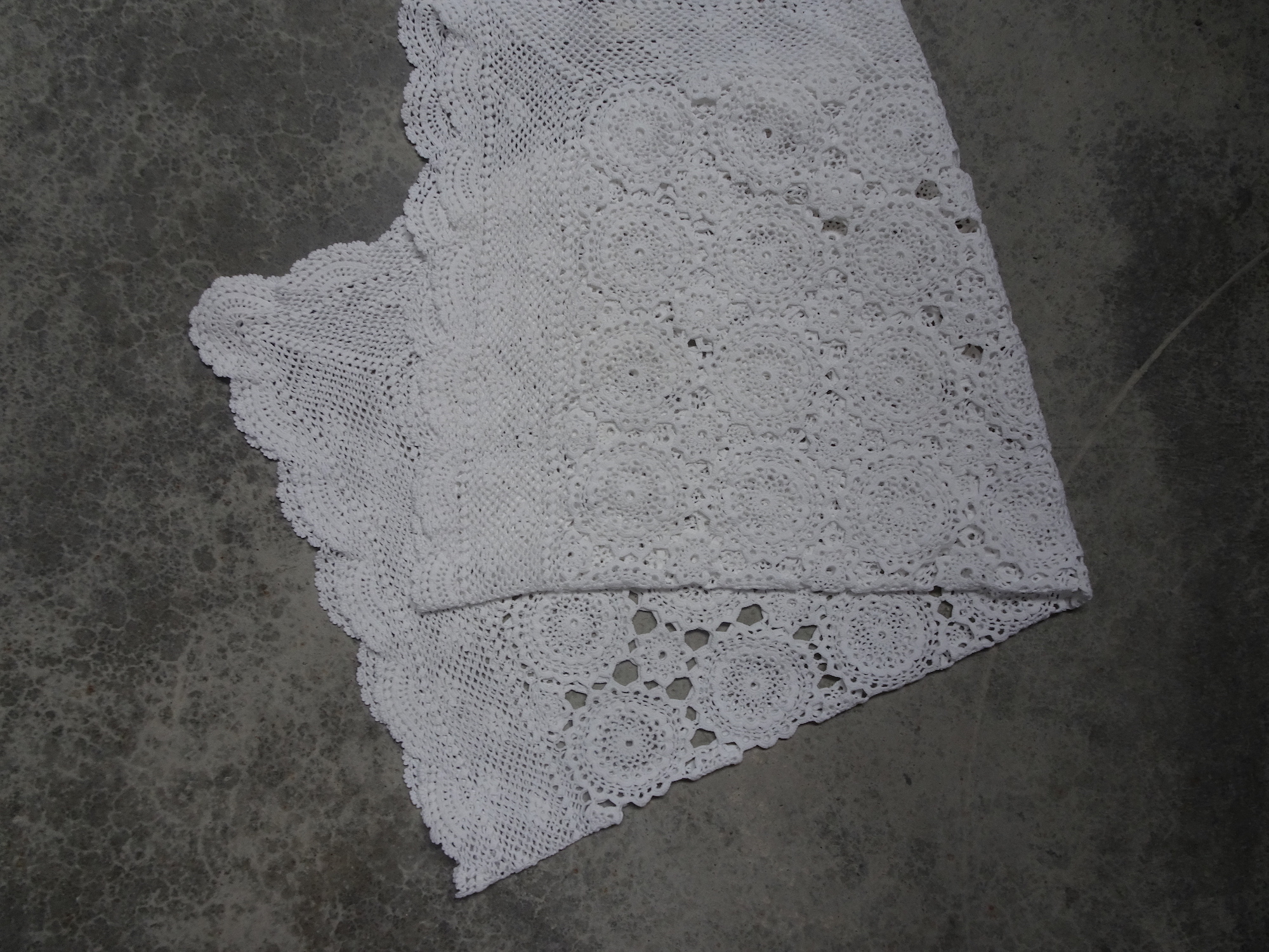 SOFT FURNISHING_Square White Crochet Tablecloth_01