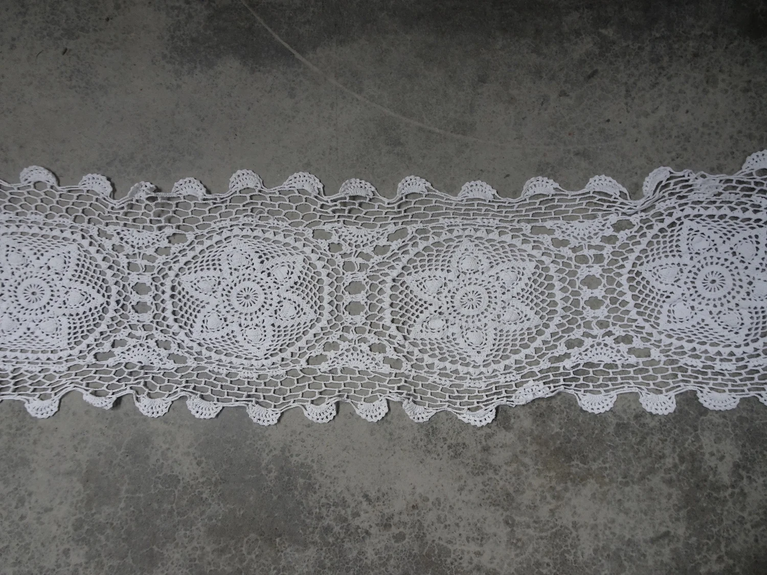 SOFT FURNISHING_White Crochet Runner _01