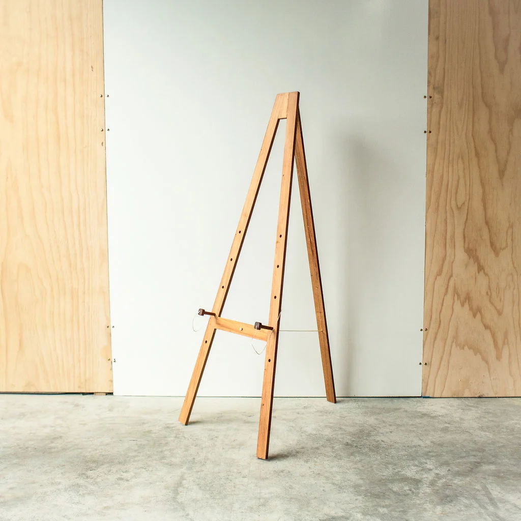 SIGNAGE_TallMediumWoodenEasel.jpg
