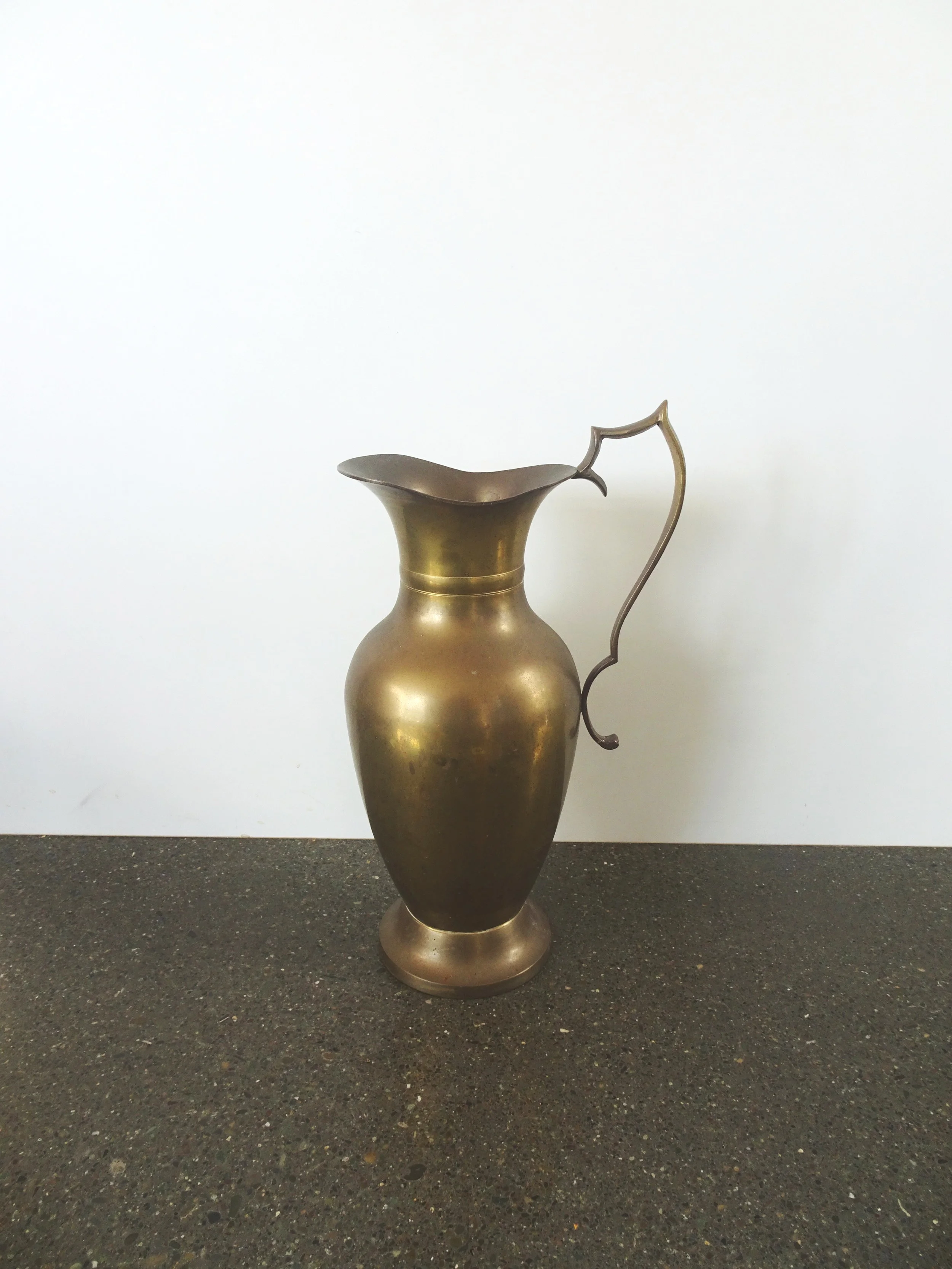 ARCHWAY_X-Large Feature Brass Vase_01 