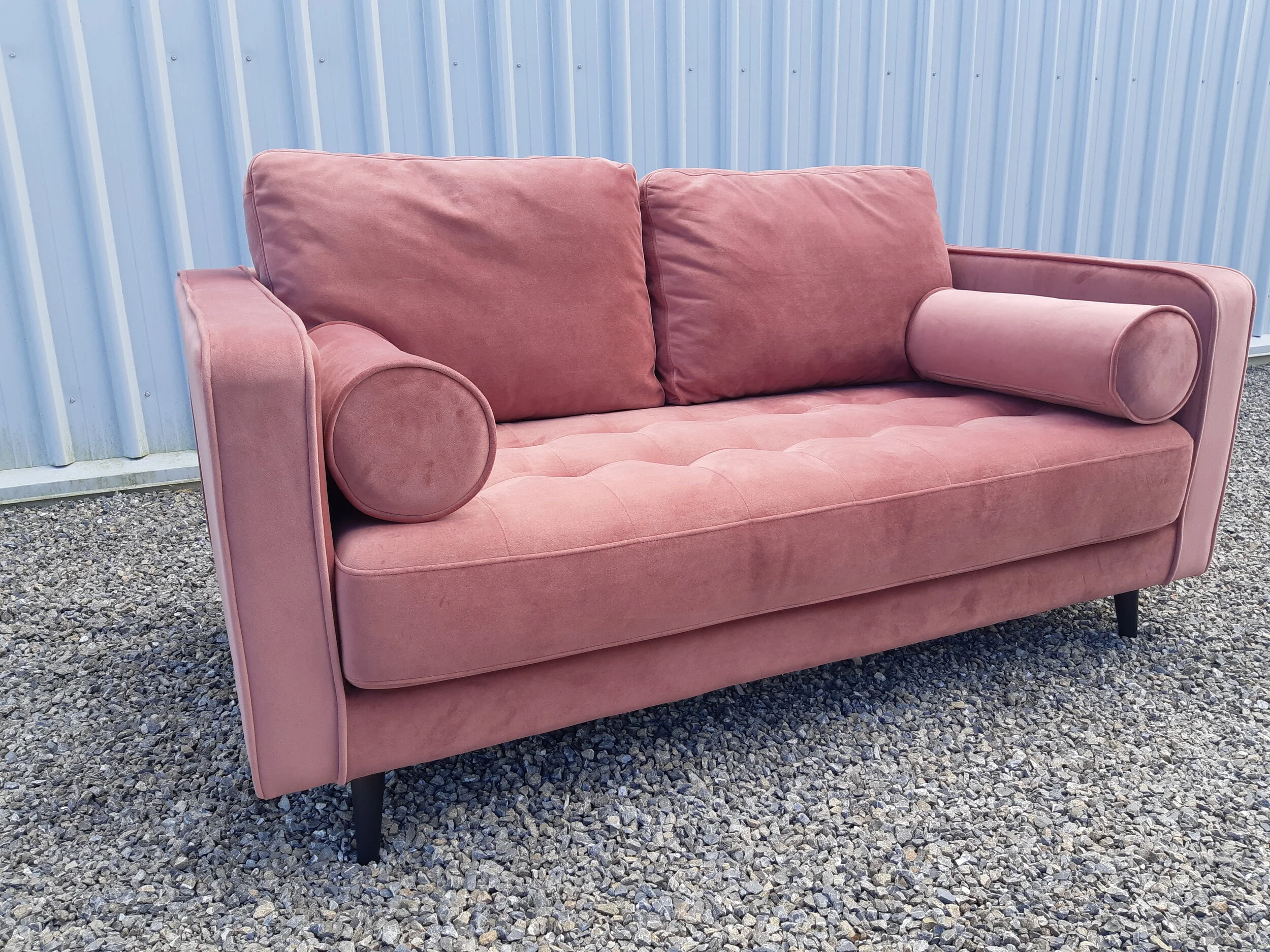FURNITURE_Pink Velvet Couch_02