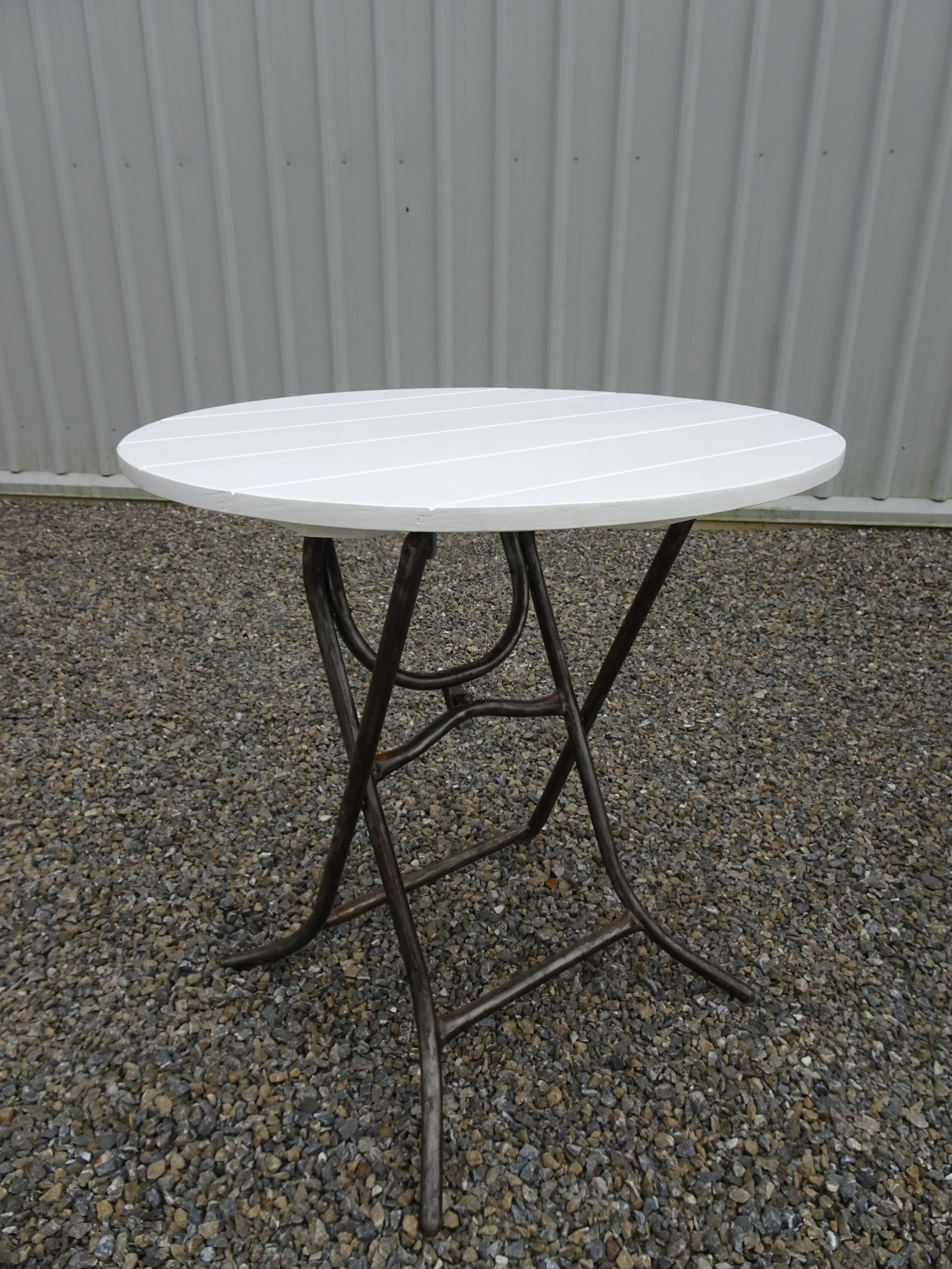 FURNITURE_Round White Topped Table_01