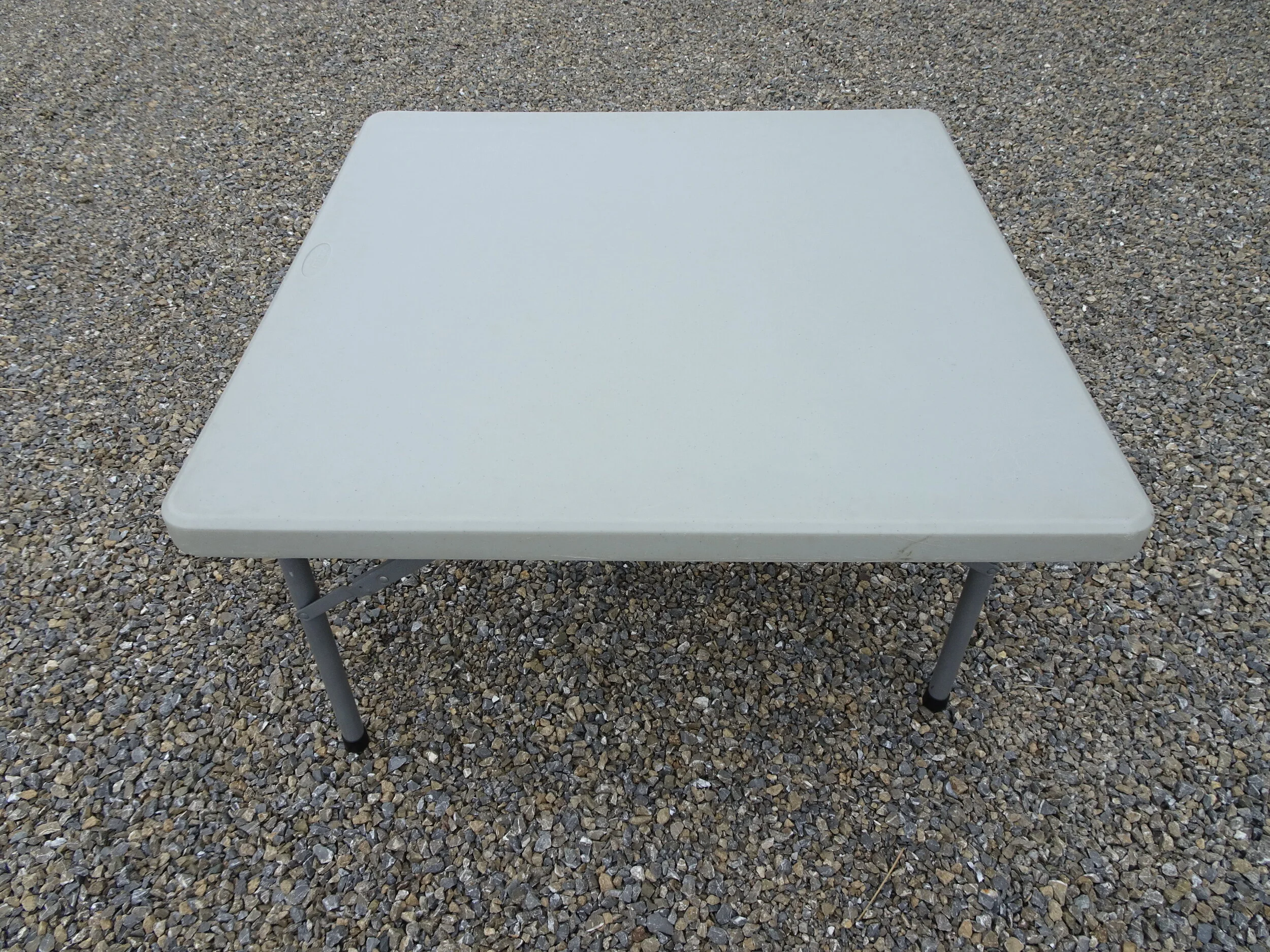 FURNITURE_Children's Square Table_01