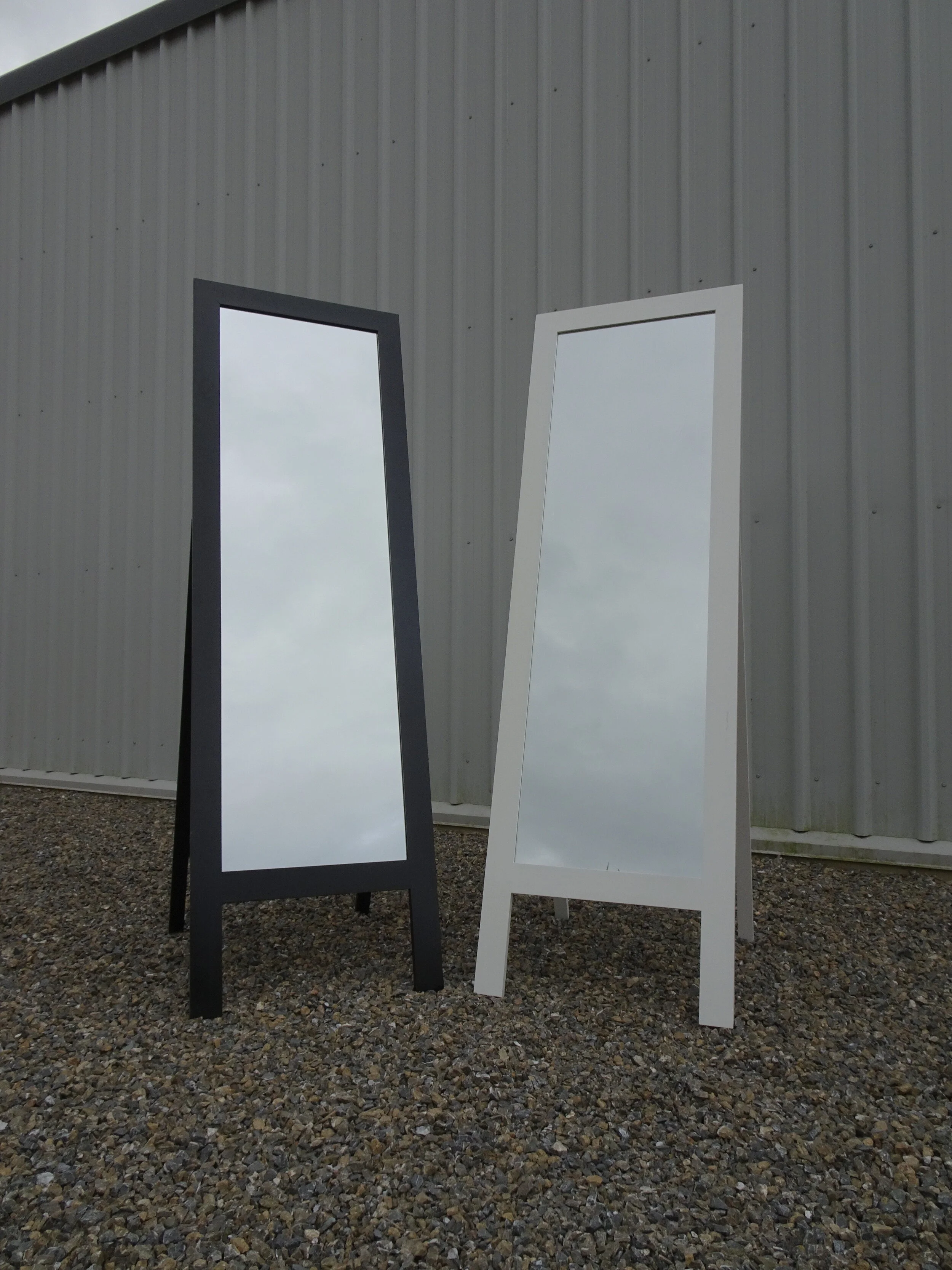 DECORATIVE_Standing Mirror_01