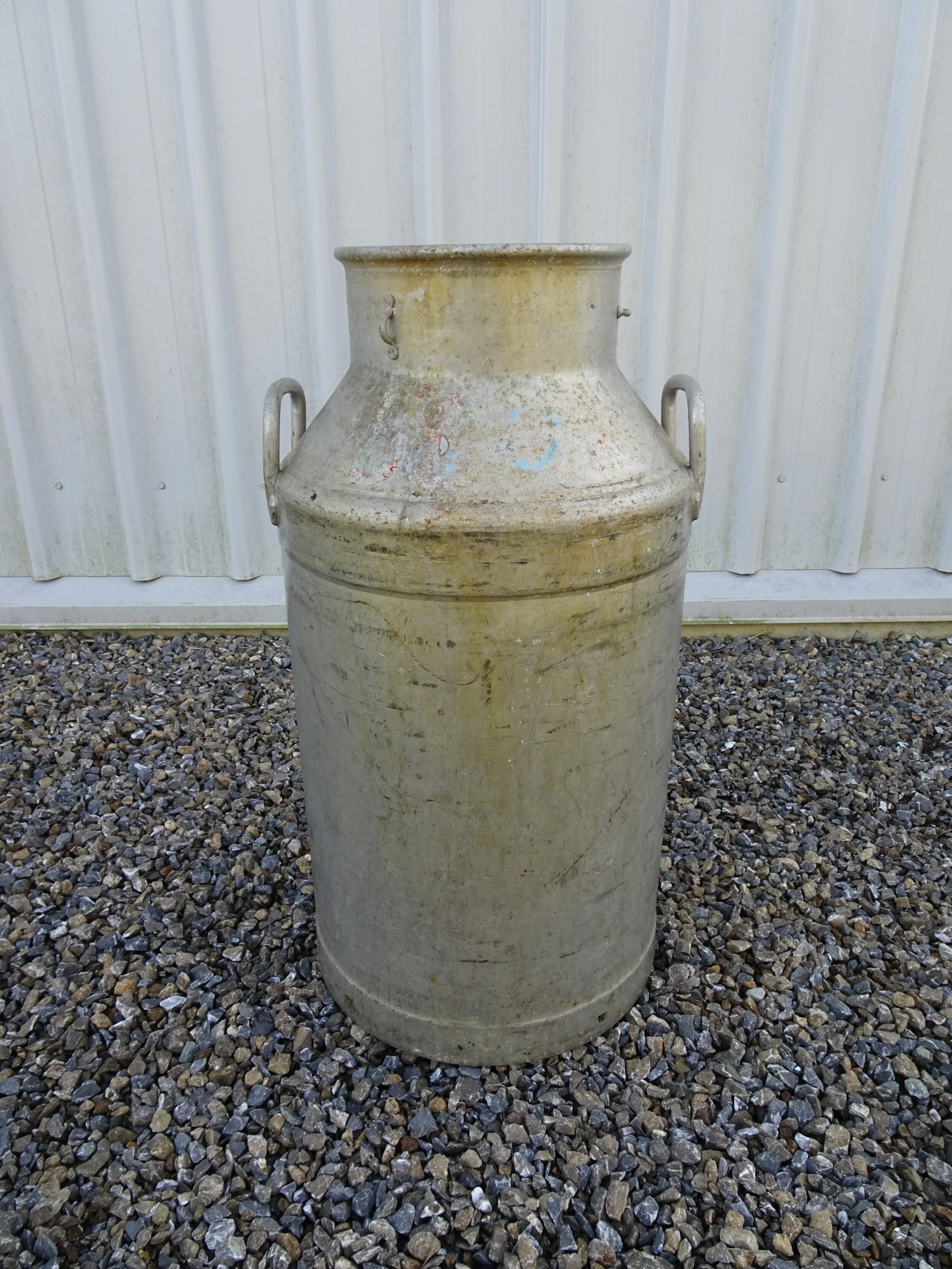 DECORATIVE_Large Milk Urn_01
