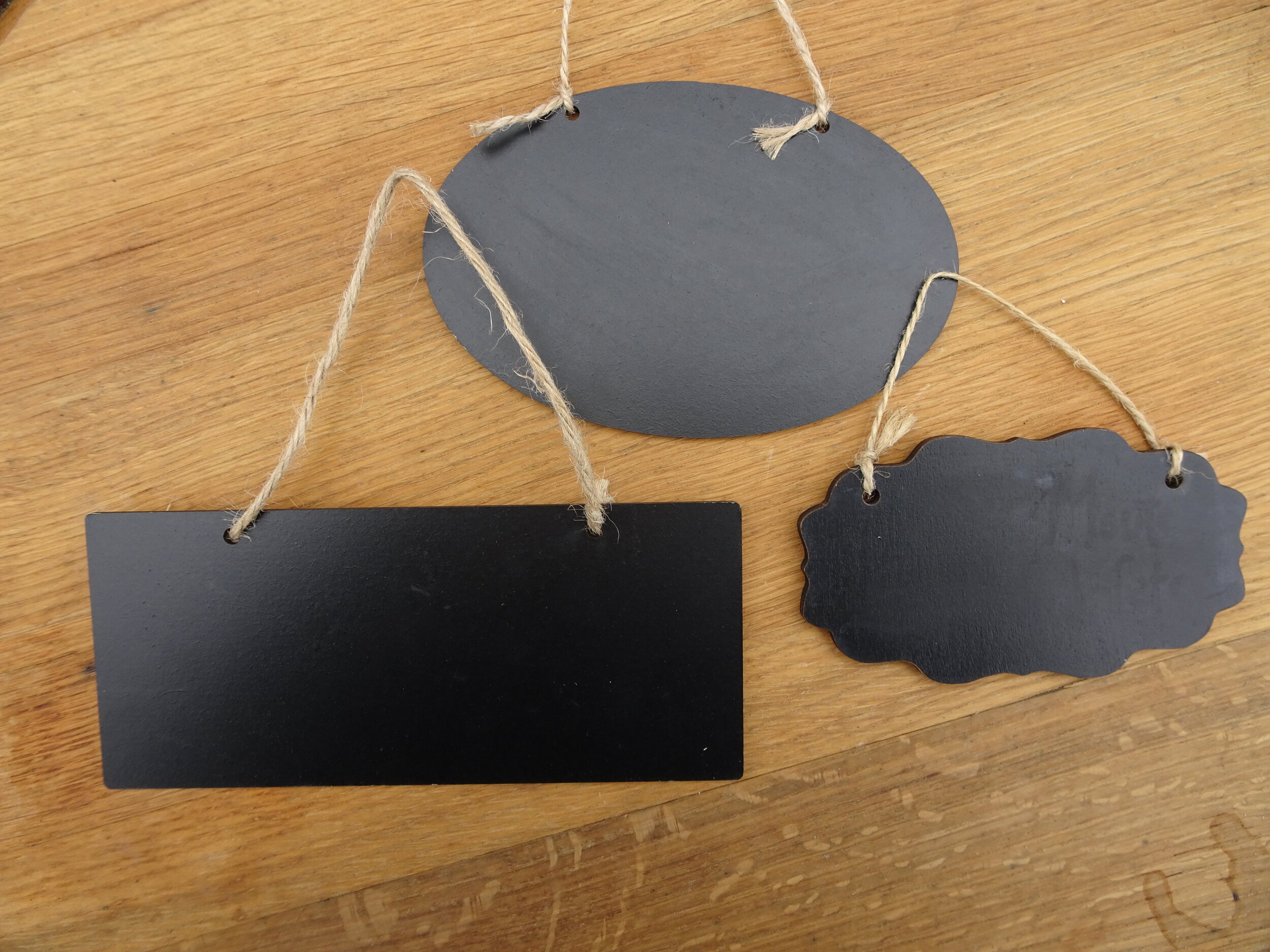 SIGNAGE_X-Small Hanging Blackboard_02