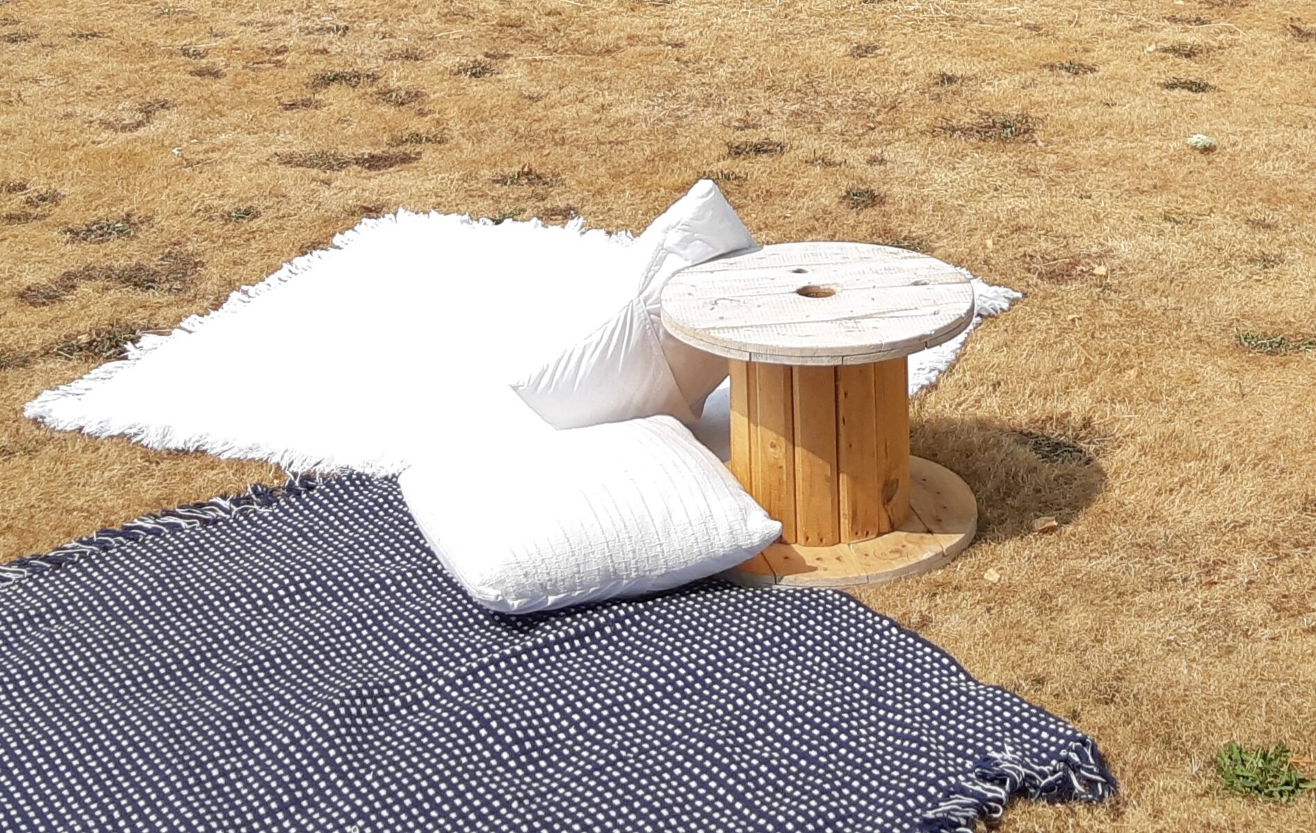 FURNITURE_White Cushion_05