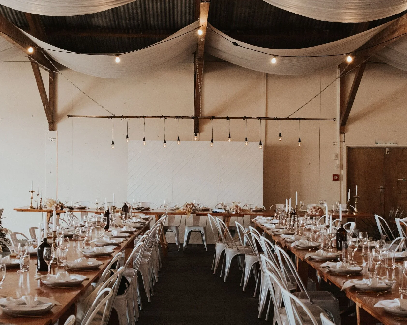 ARCHWAYS_WHITE PANEL BACKDROP_01