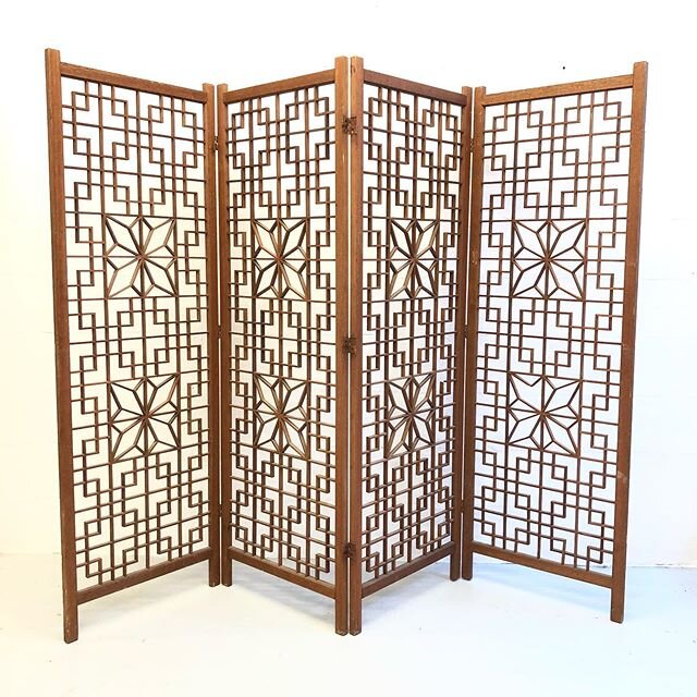Wonderful 1960s Japanese Kumiko Four Fold Wooden Screen / Room Divider. Kumiko a traditional Japanese woodwork technique omitting the use of nails. #kumiko #kumikowoodworking #japanese #japanesekumiko #japaneseminimalism #japaneseinterior #japanesein