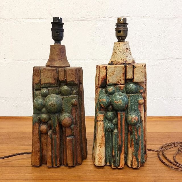 Wonderful Harlequin pair of late 1960s/70s Studio Pottery Lamp Bases by Bernard Rooke in his inimitable Brutalist style #bernardrooke #bernardrookelamp #bernardrookepottery #brutalism #brutalistdesign #studiopottery #60sceramics #midcentury #midcentu