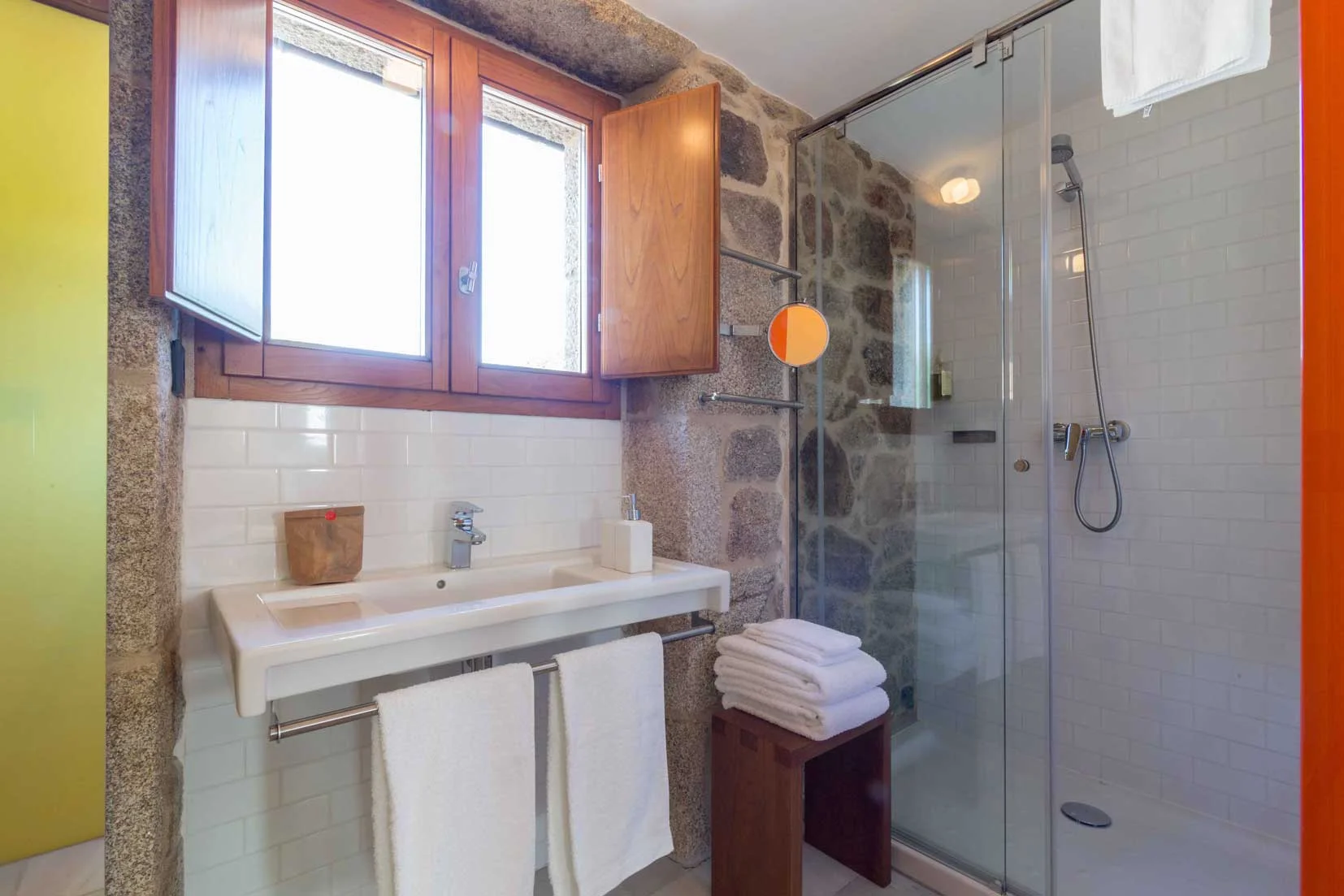 OsLambrans_C_HabitacionMelonBaño.jpg