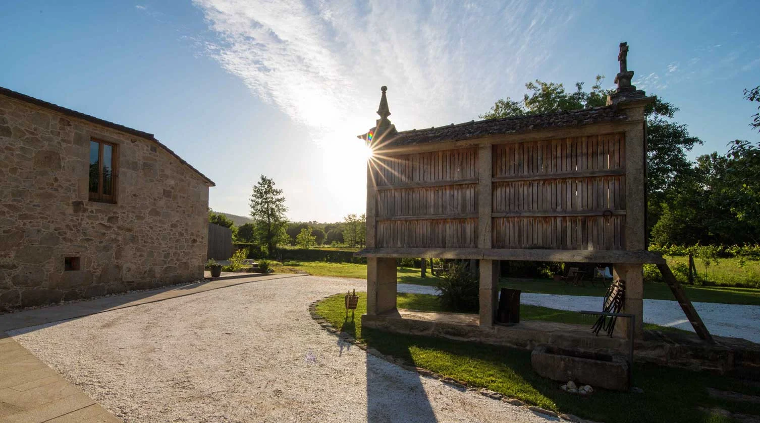 OsLambrans_Exterior_horreo2.jpg