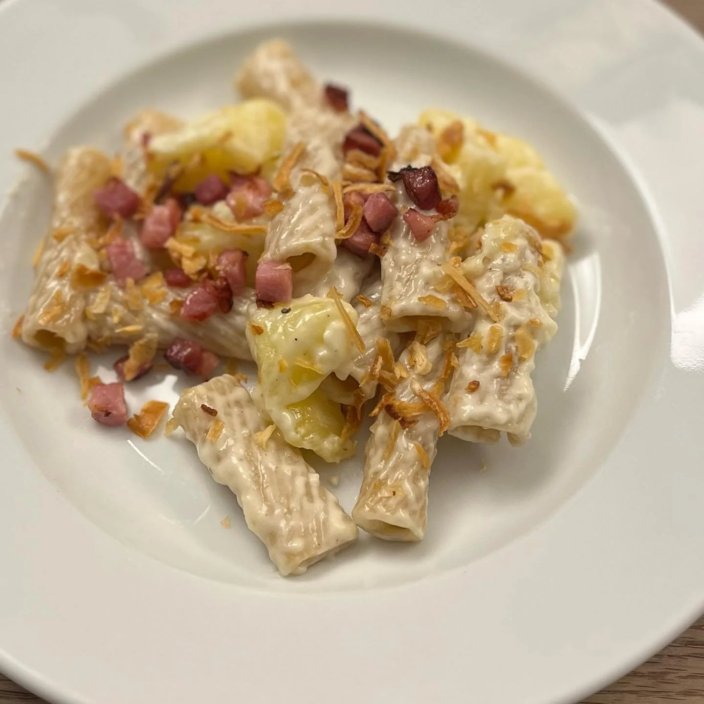 Älpler Magronen mit Röstzwiebeln