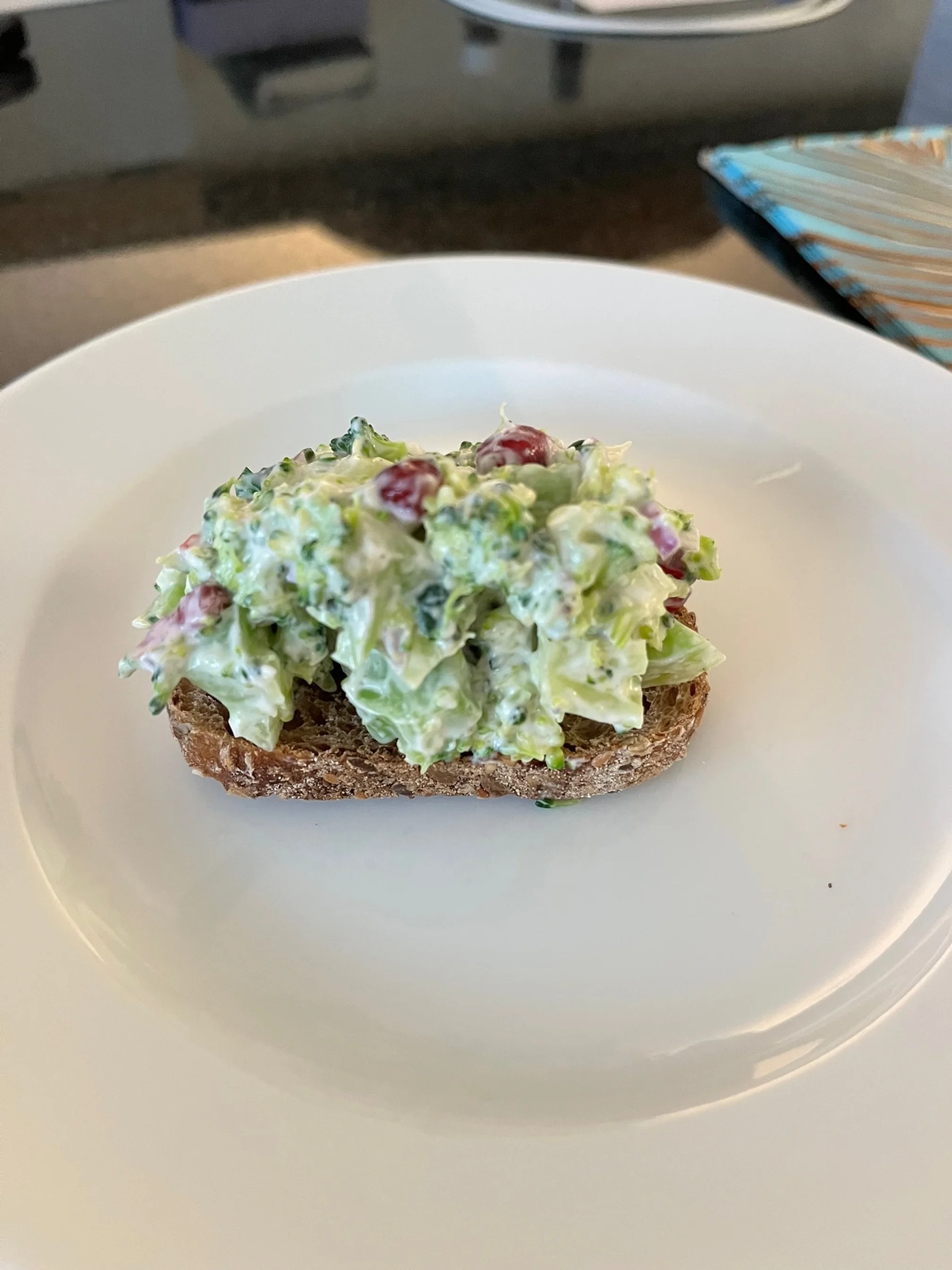 Brokkoli Tartar Crostini