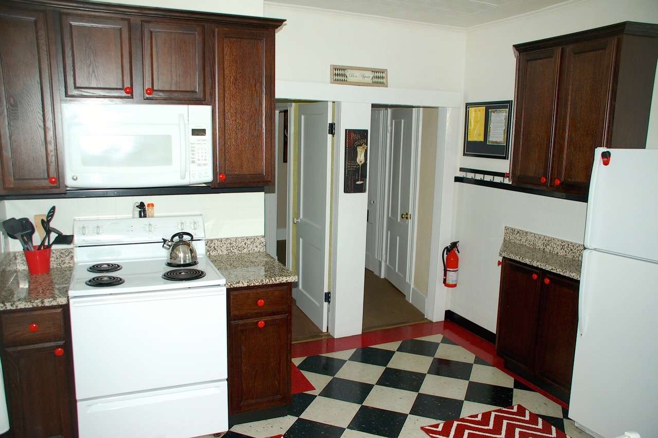 kitchen 2.jpg