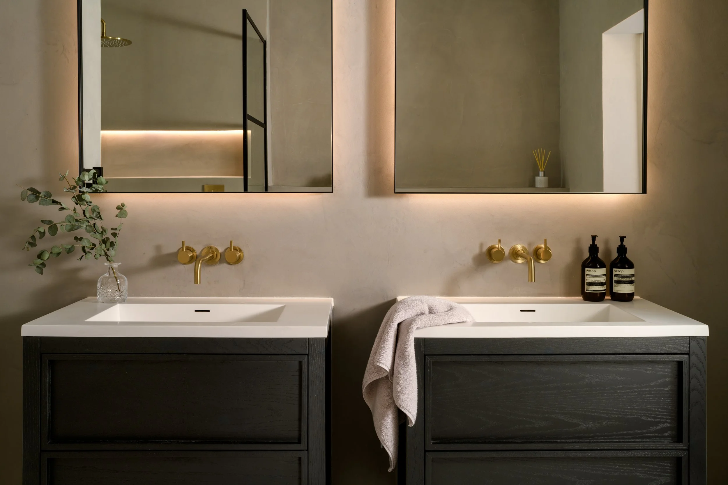 Print En Suite Sinks © ZAC and ZAC.jpg