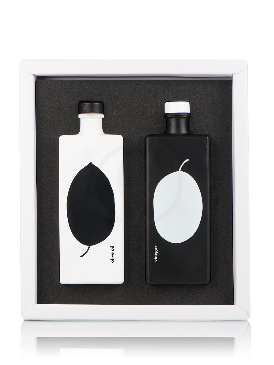 luxury-gift-set-with-1-extra-virgin-olive-oil-1-aged-vinegar-gaea-100ml-open_1.jpg