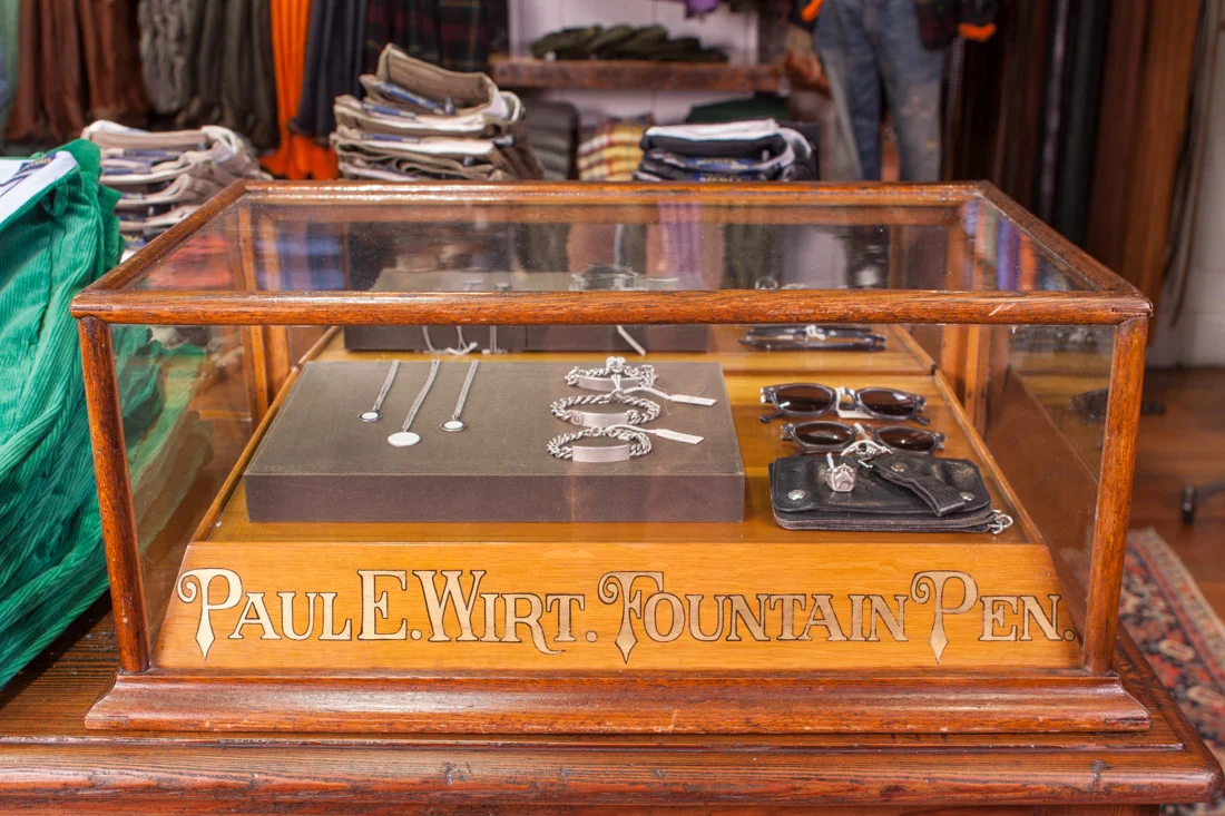 Vitrine Interior.JPG