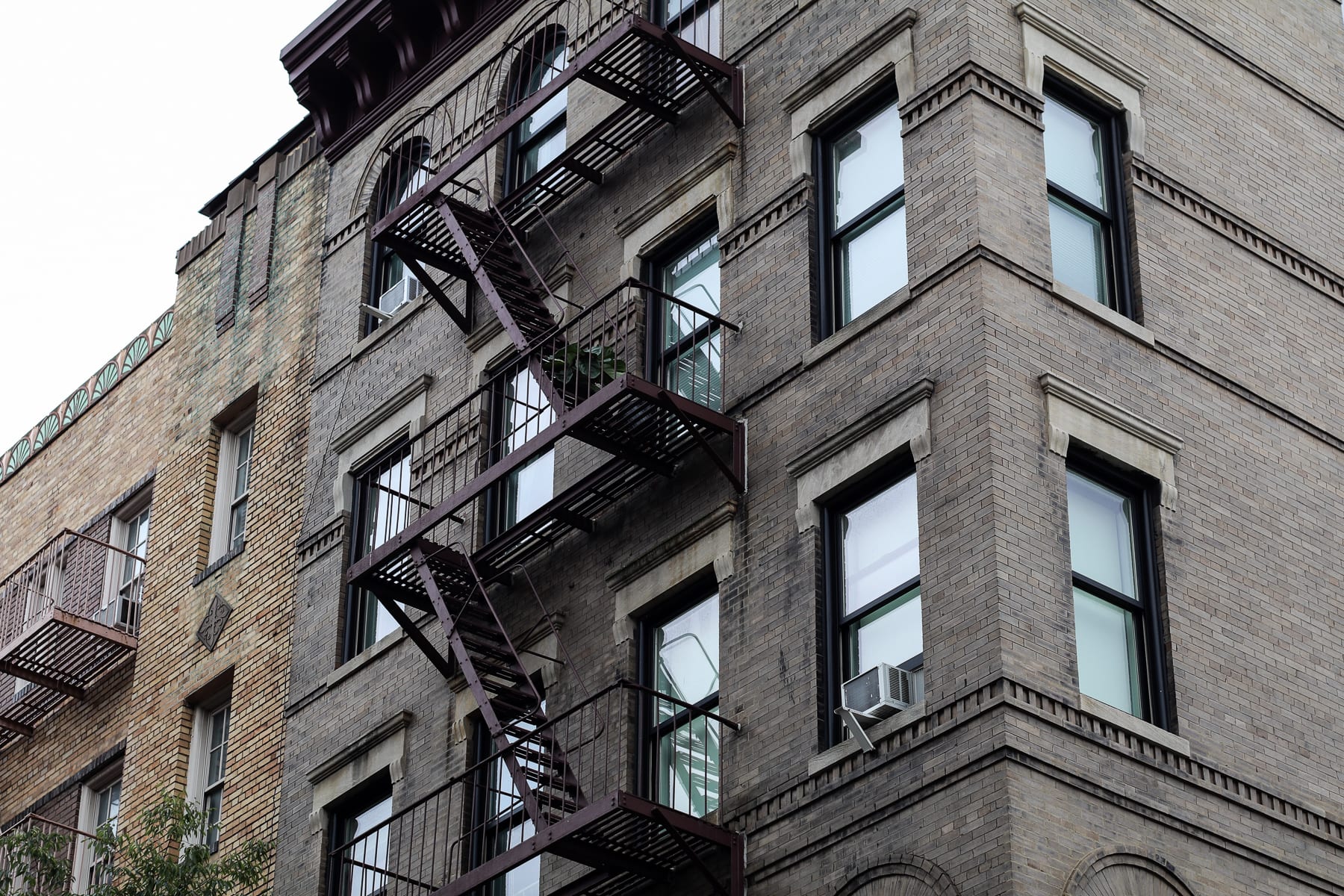 08-NY-journey-citystreet05-friendsapartment.jpg