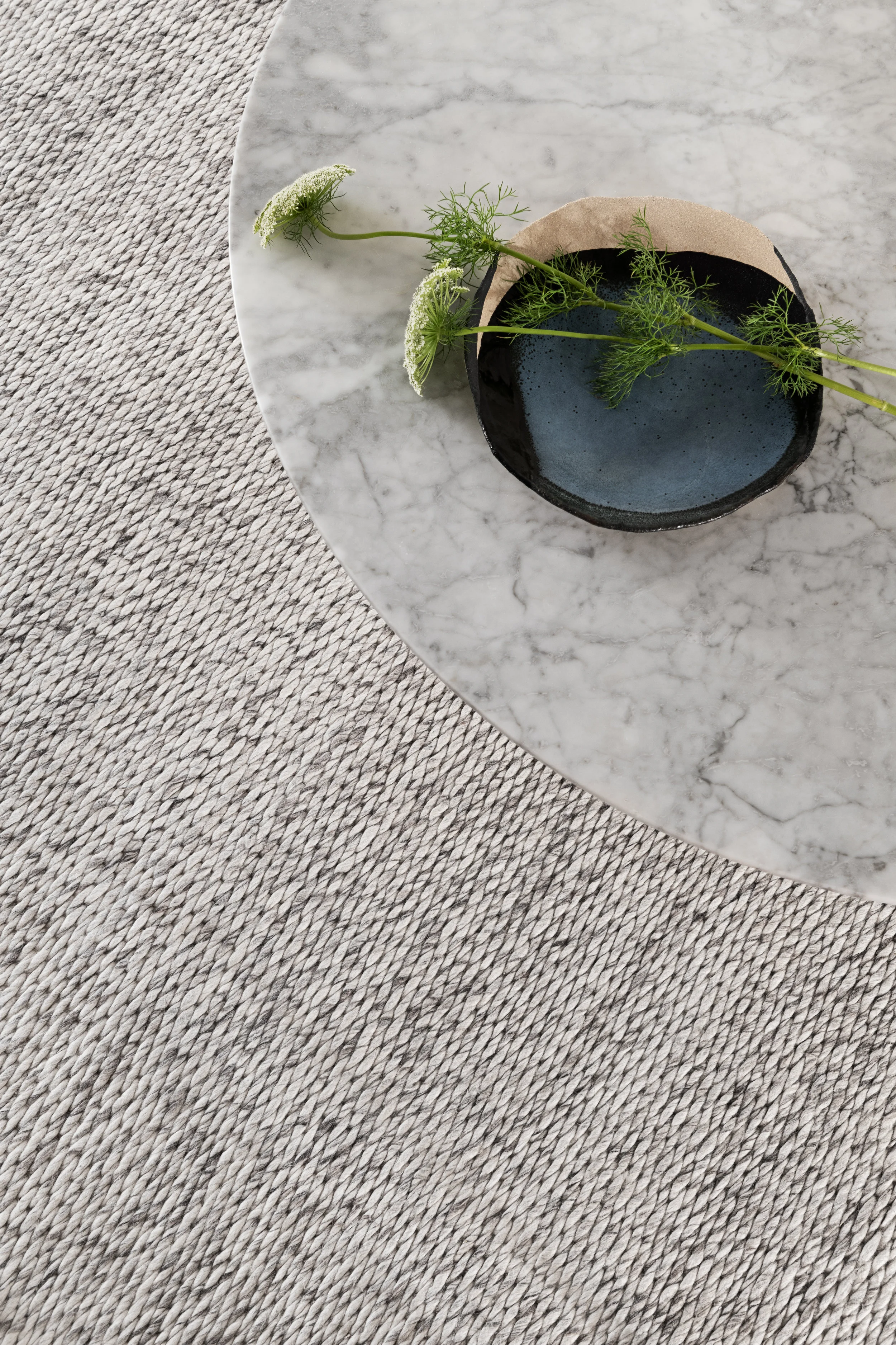 Dunes Up close on the thick wool yarn.