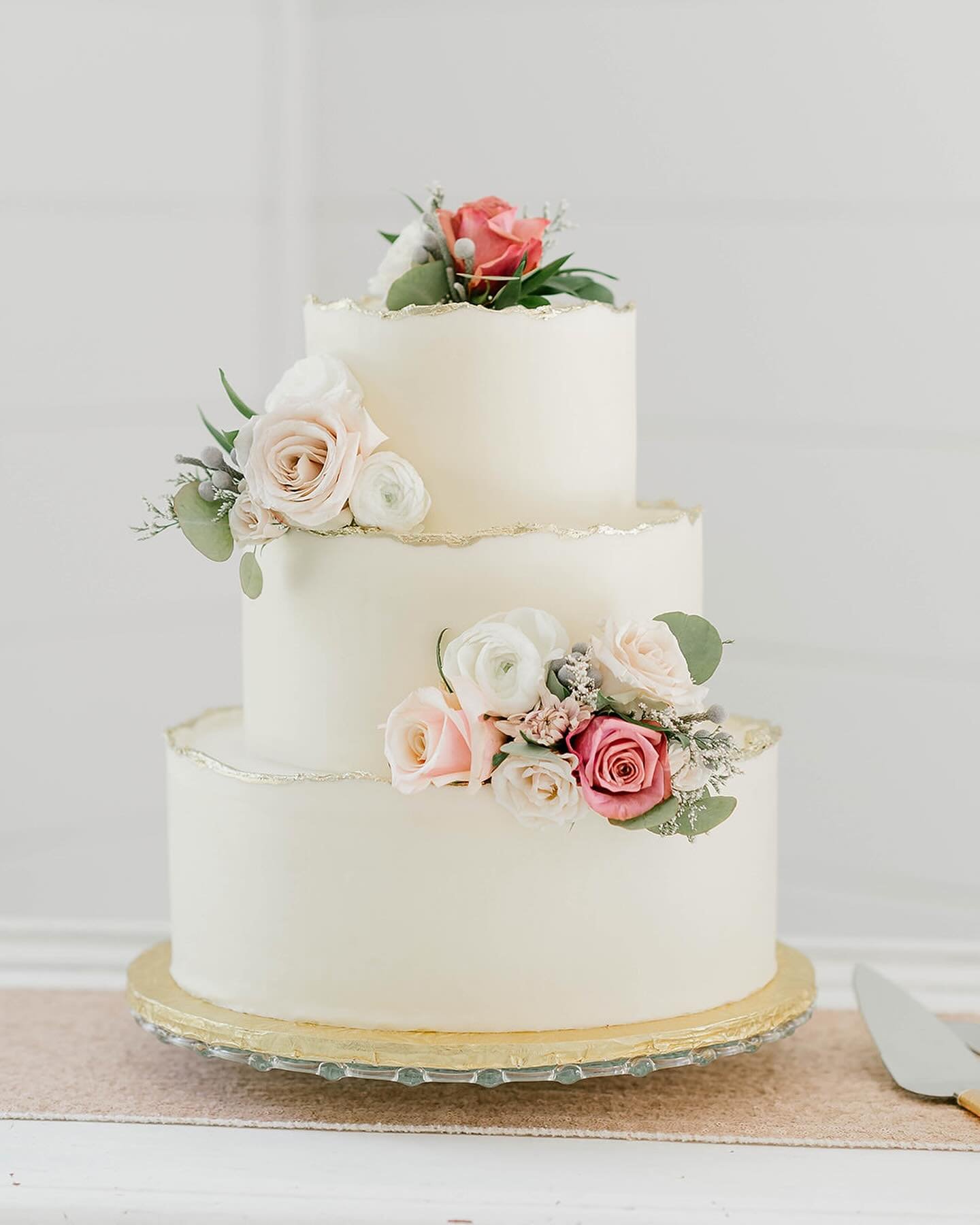 This cake just needs its own moment! 

Venue: @thewildsvenue
Catering: @owcatering
Cake: @heavenlysweets_noblesville
Photos: @rebeccashehornphoto
Video: @3to1video
Florals: @georgethomasflorist
DJ: @dj.connection
Music: @thedeocensemble
Beauty: @some