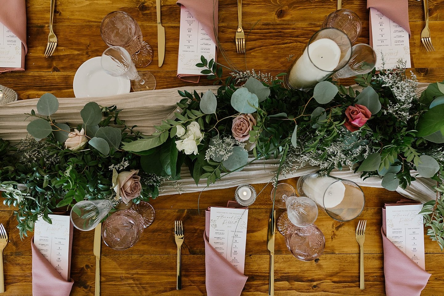 Table scapes are the best place to display your personality! Do you want it to be simple or over the top? One thing is for sure we want it to show the guests we thought about them and their experience! 

Venue: @thewildsvenue
Catering: @owcatering
Ca