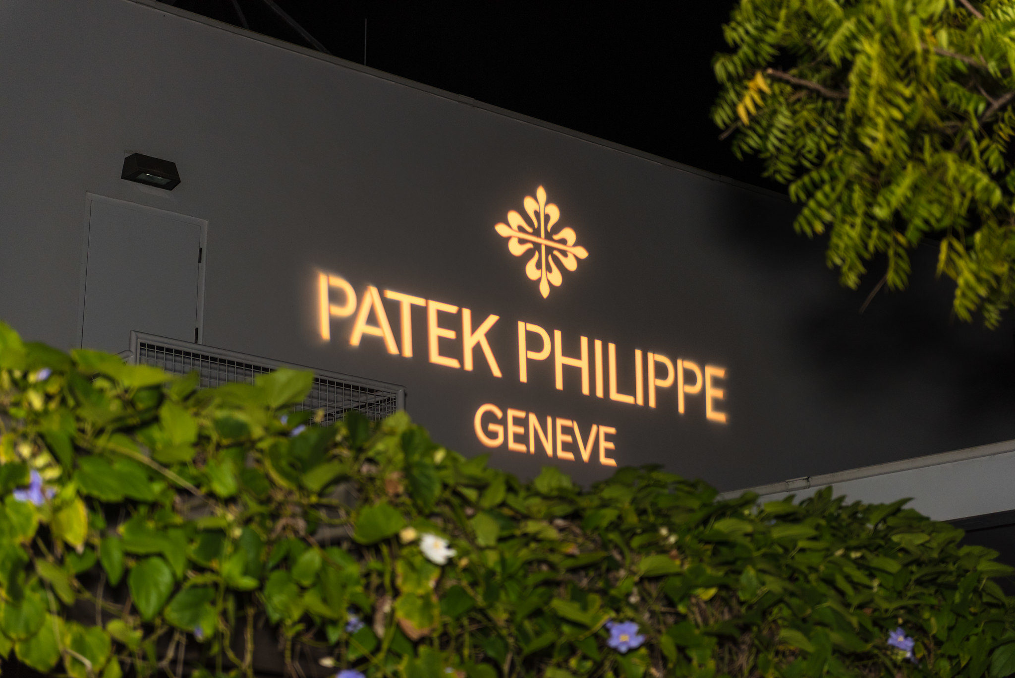 PATEK_PHILIPPE_TRAVELING_COLLECTION1.jpg