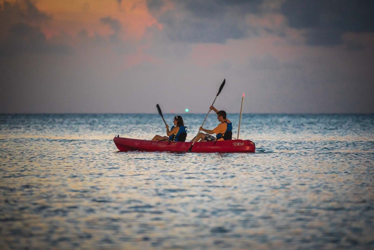 Bio Bay in the Cayman Islands' quiet North Side was recently recognised as one of the top bucket list kayaking destinations by @tripstodiscover because of its colourful, glowing plankton that comes alive at night 🛶✨ If you you've never experienced t