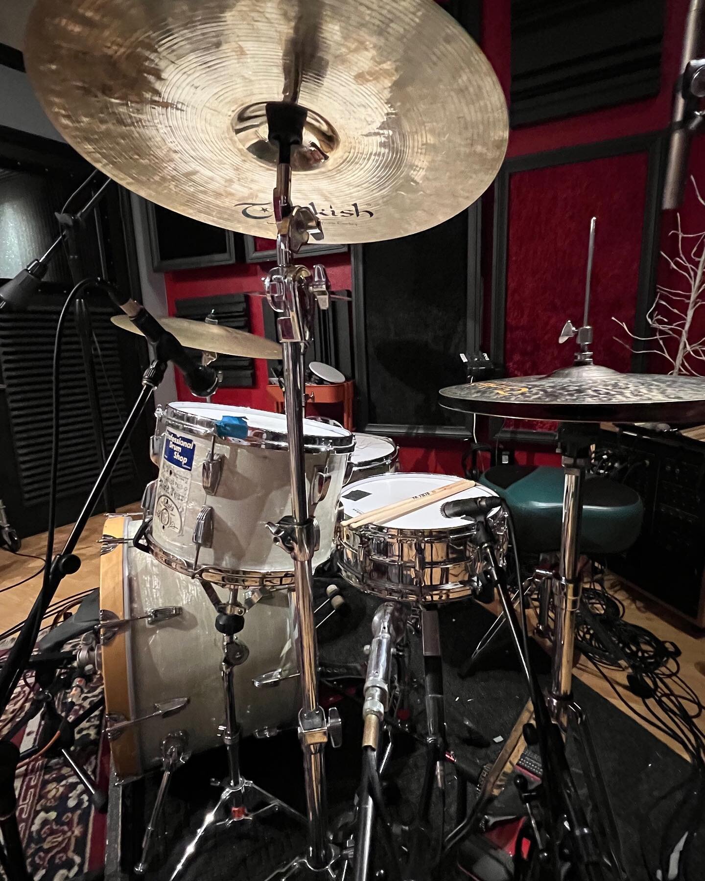 What are you recording today?
.
.
.
#recordatmaps #studio #orangecounty #maps #engineering 
#ludwigdrums #turkishcymbals #electrovoice #shure #aea #ribbonmics #zildjian #vicfirth #remo