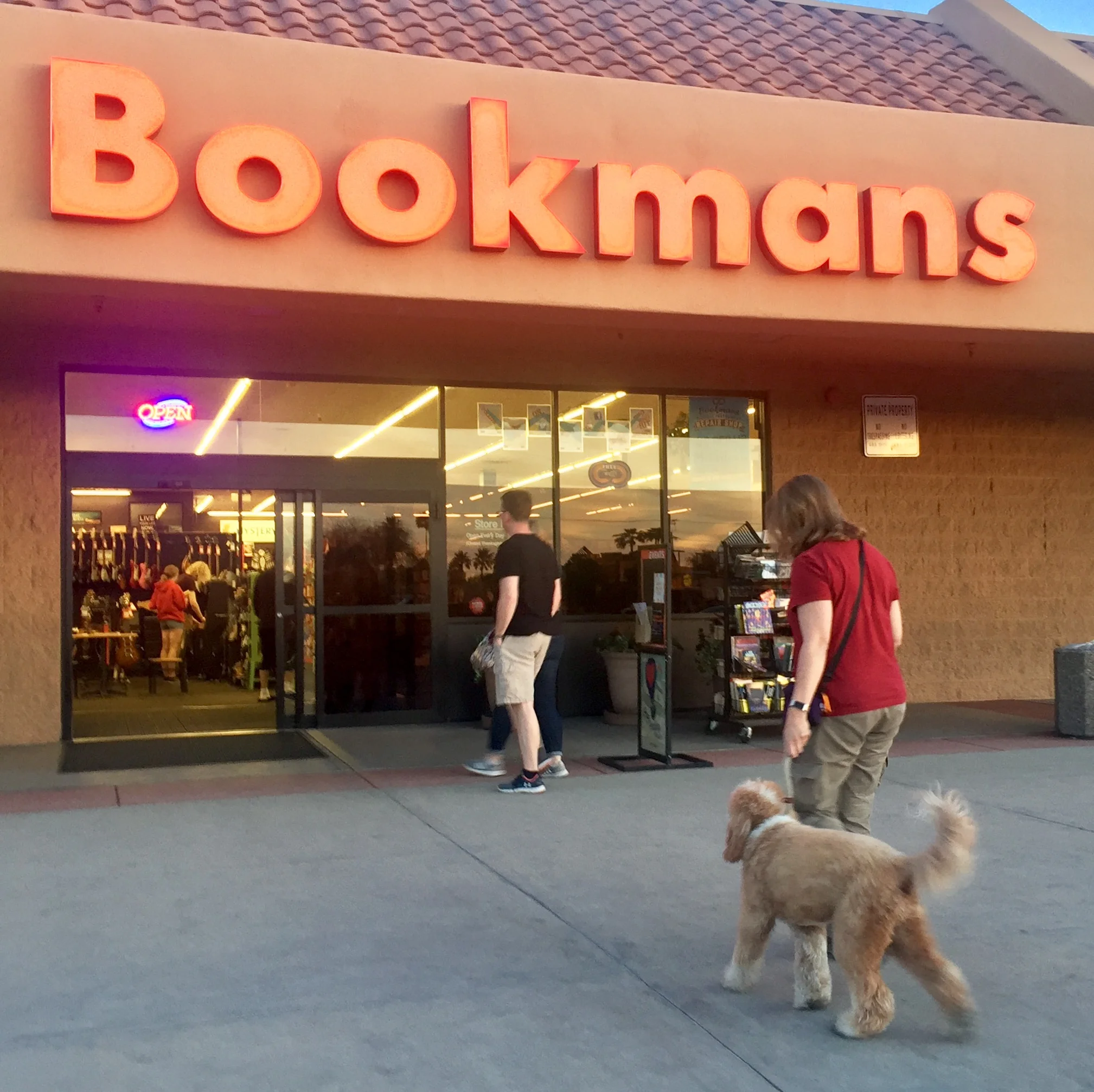 Walking Through Crowds & Browsing at Bookmans — McSquare Doodles