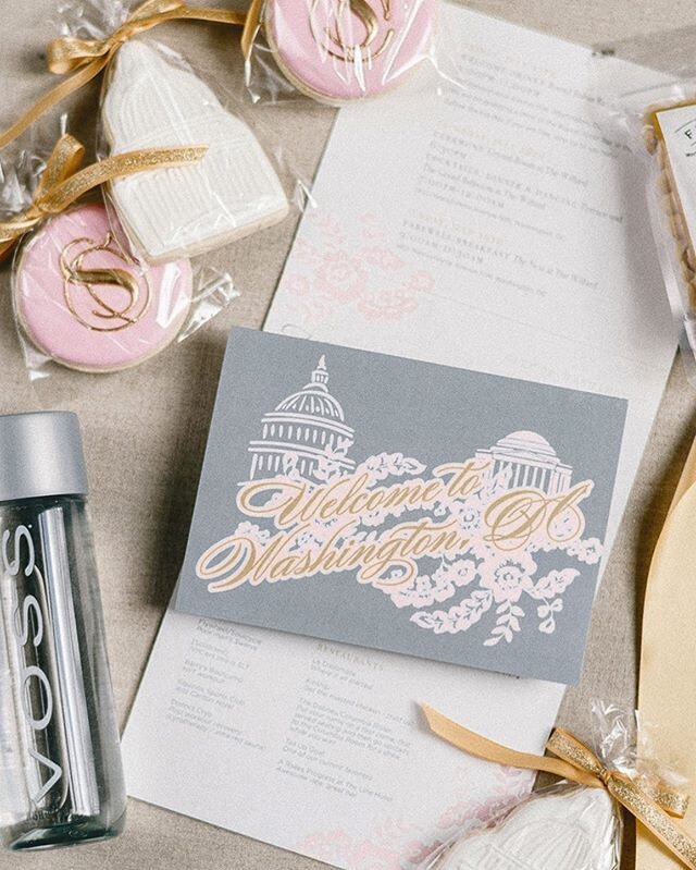 Welcoming spring in the Nations&rsquo;s Capital 🌸🌸 with these DC inspired welcome notes and treats for all your out-of-town guests! You never get a second chance to make a first impression!
.
planning @kelleycannonevents
cookies @@heysugarrex 
phot