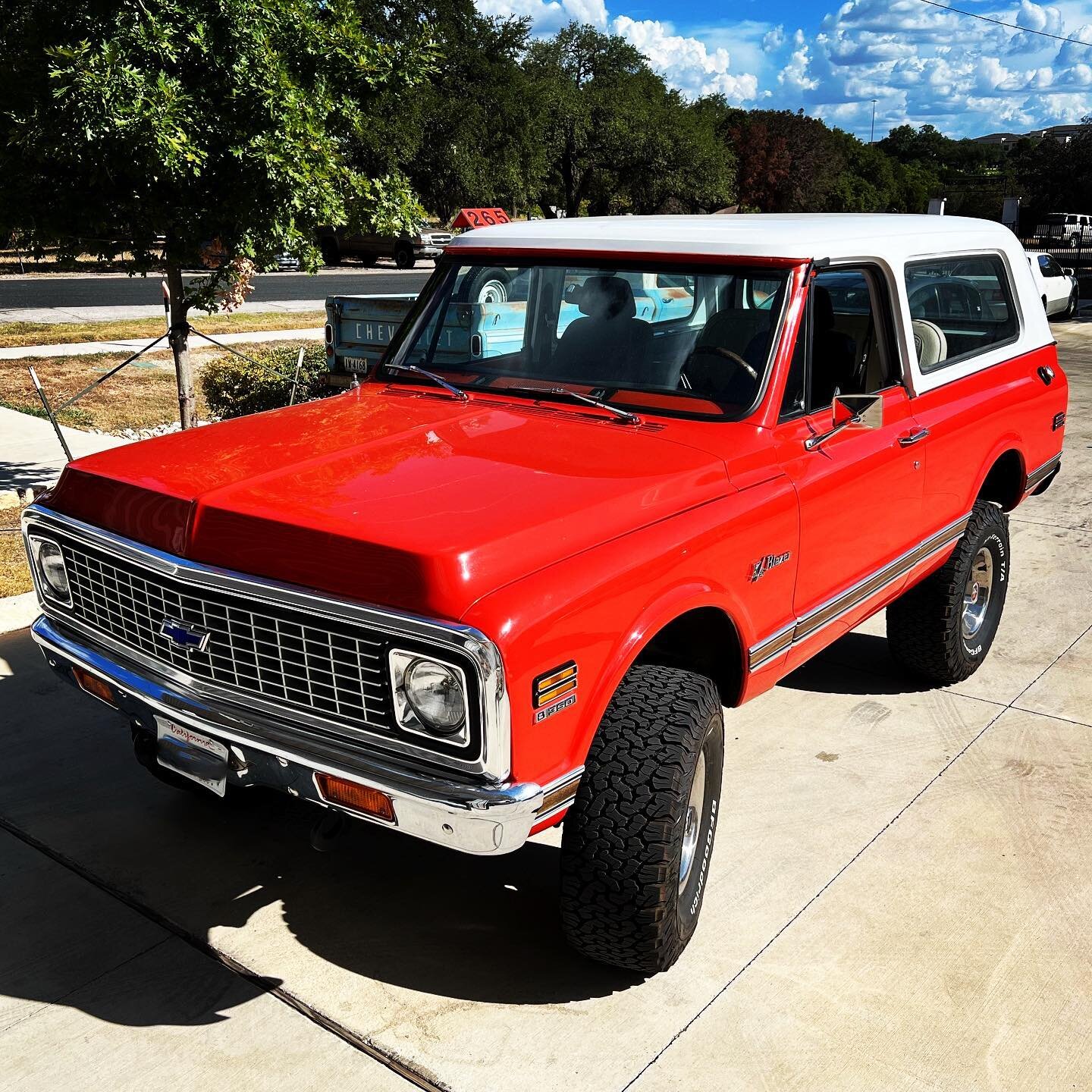 Blazin&rsquo; into the weekend with this new arrival at the shop! Stay tuned for a very exciting AWD solution for this beast #chevy #chevy #classicchevy #chevytrucks #classicchevytrucks #chevyblazer #k5blazer #MomentBlazer #MomentK5 #classicev #elect