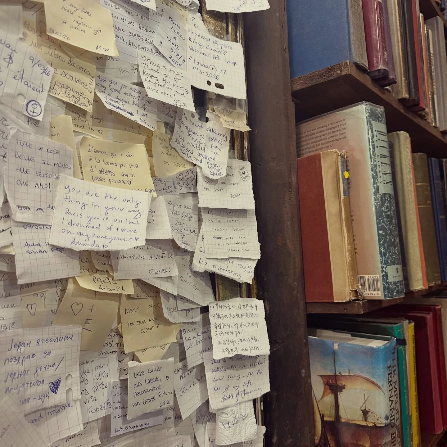 Mon amour, mon art, Paris. Je t&rsquo;aime. 💙🤍❤️
.
#ParisJeTaime #HoneymoonInParis #ArtAndTravel  #ParisianStreets #TravelArt