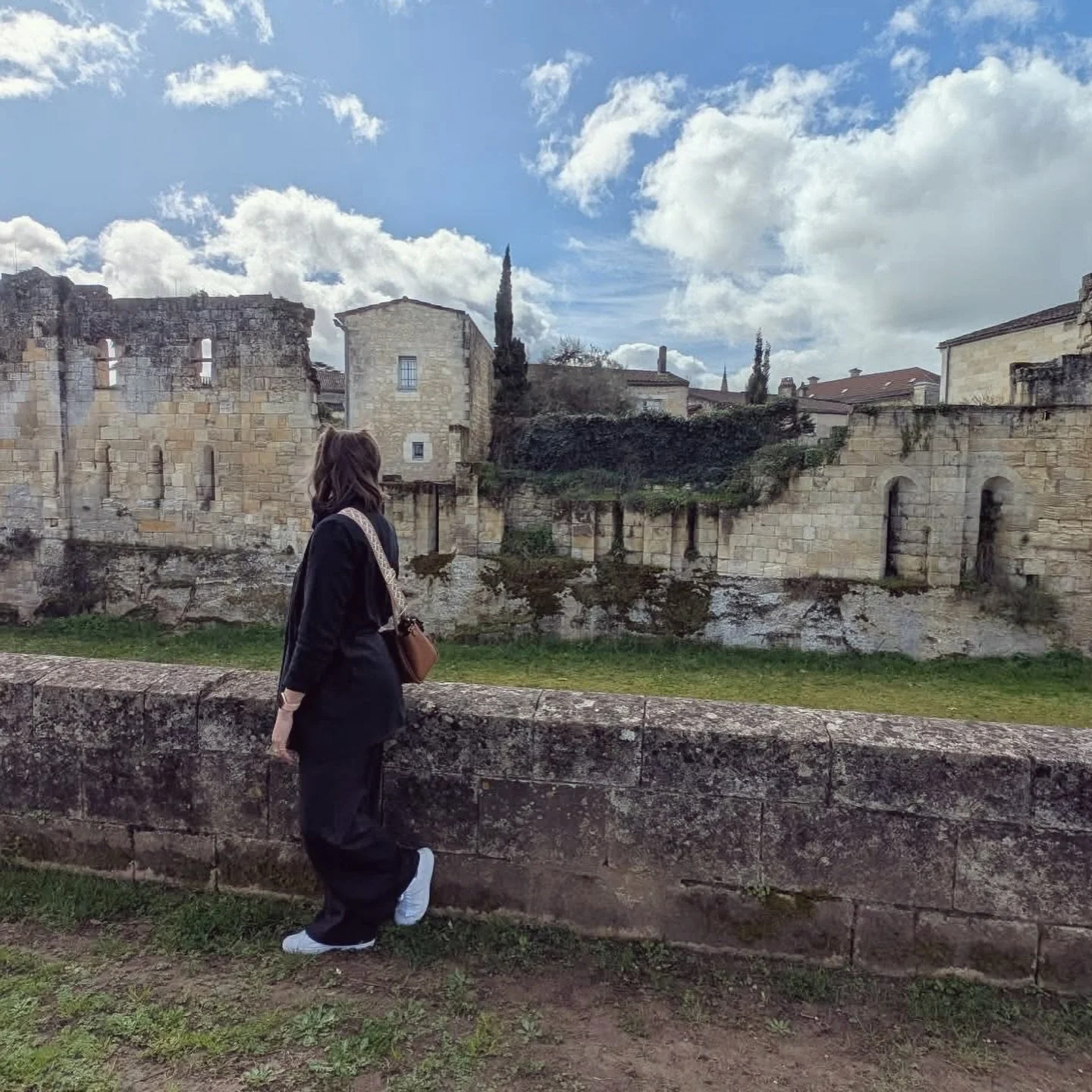 Wandering through Saint-&Eacute;milion, sipping our way through Bordeaux 🍷
slow dinners, golden sunsets, and finally resetting my circadian rhythm 🇫🇷
.
#bordeaux #france🇫🇷 #canadianinfrance #travelgram #honeymoon