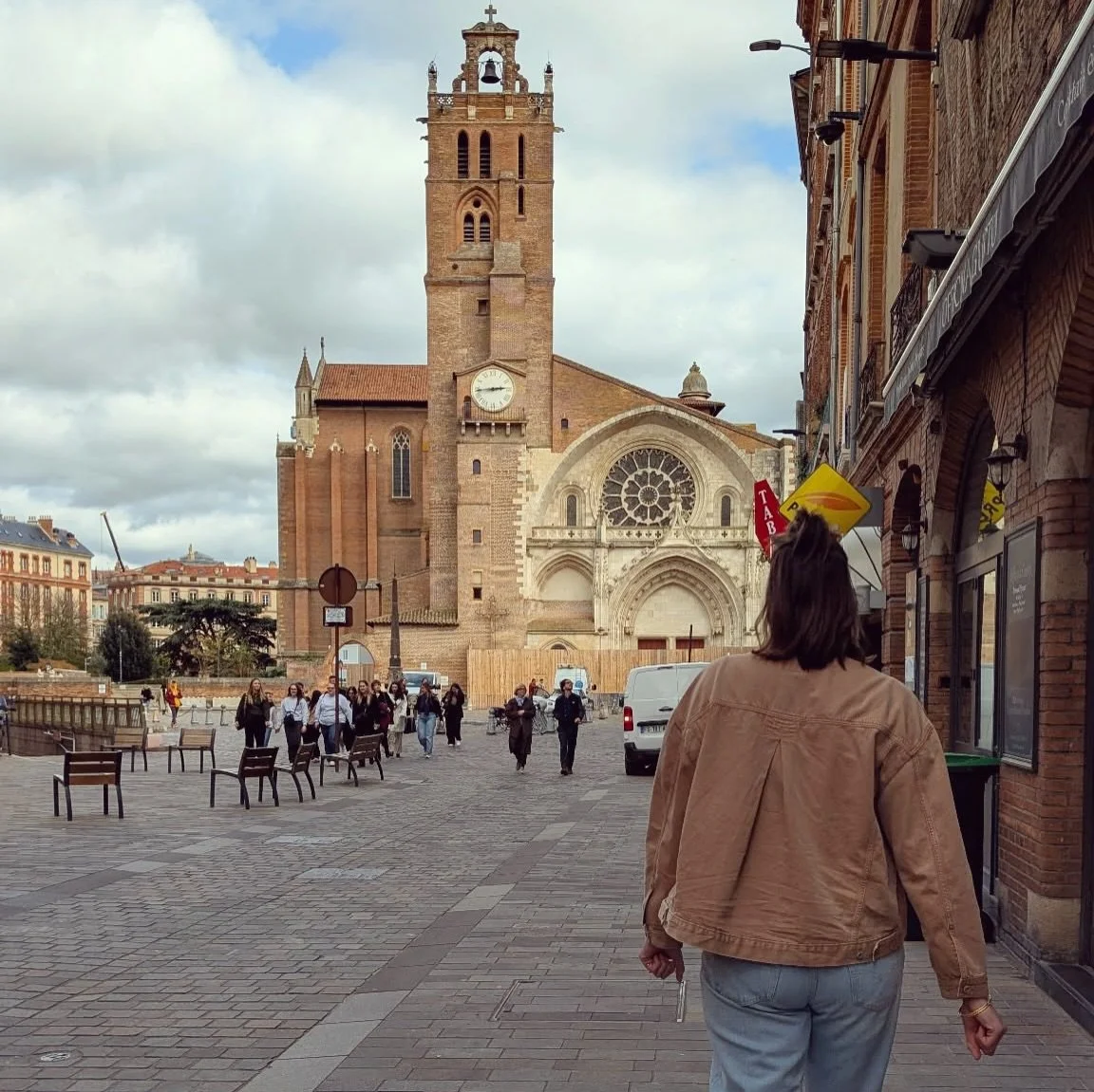 Toulouse moments 🍷 🎨🏰
Amazing food, castle views, and so much inspiration.

Thank you  @emma.rnl for making us feel right at home 💙🤍❤️

#Toulouse #SouthOfFrance #ArtistLife #TravelMoments #honeymoontravel