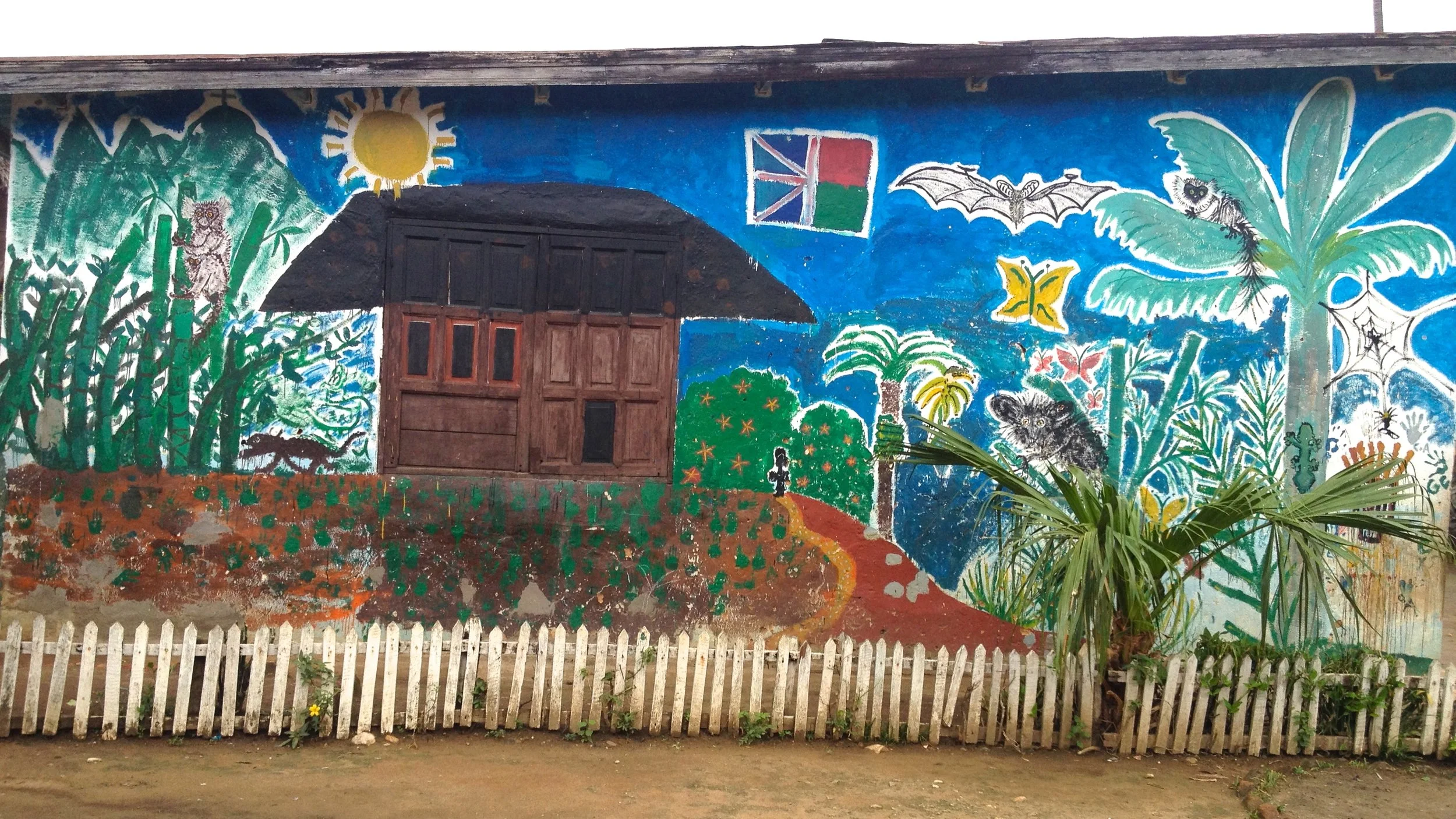 Mural on a classroom at the E.P.P. Kianjavato.