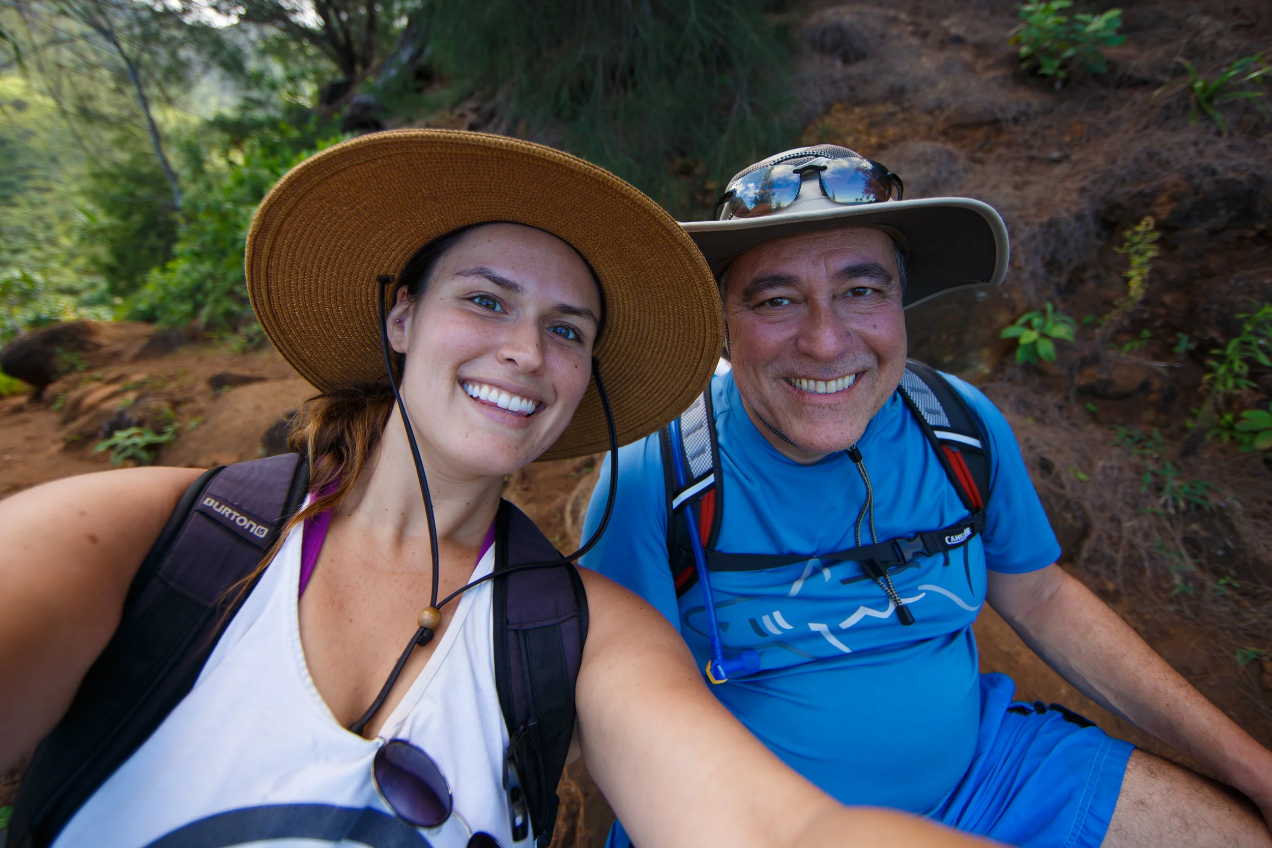  A quick snap of the happy hikers resting on a rock along the trail. 