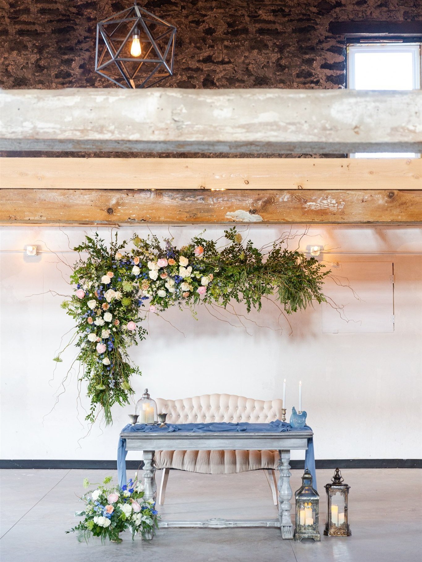 Natural Wood Tabletop Easel – Something Borrowed Event Rentals