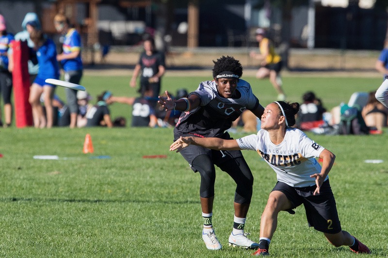 Anraya Palmer marks up against Vancouver Traffic’s Laurel Jay.