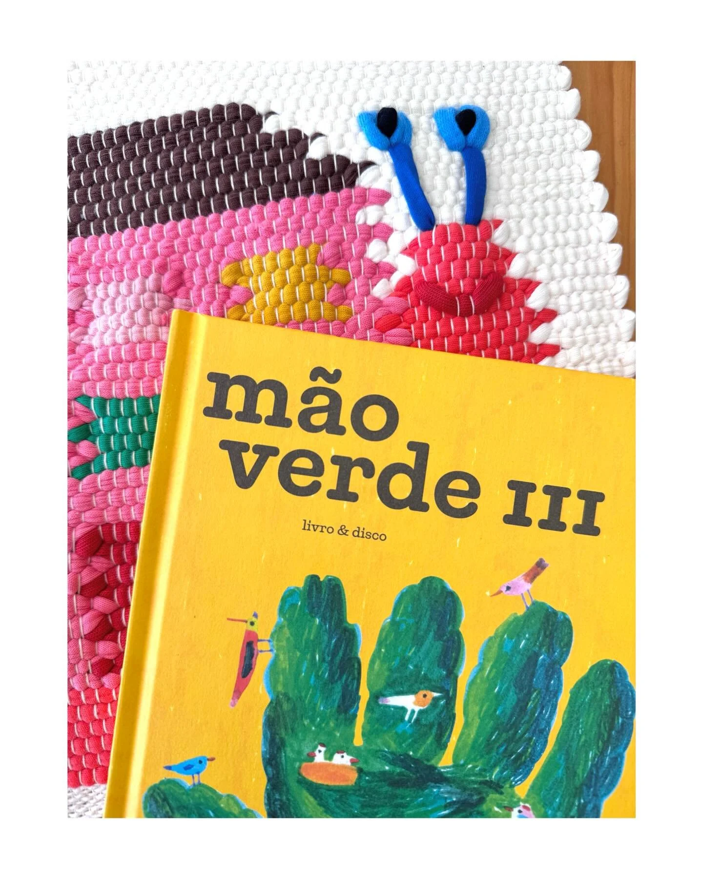 Ol&aacute; Porto!! ✋️
Dia 3 de Maio vai haver lan&ccedil;amento do livro da M&atilde;o Verde III na @itsabook / @rugbygur 💚🥳 
Com conversa, m&uacute;sica, lanche, exoposi&ccedil;&atilde;o, aut&oacute;grafos e oficina com o Bernardo Carvalho (ilustr
