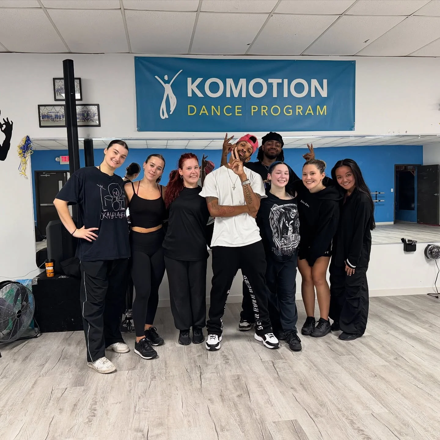 @knoebelsfrightshow led by @ibereggieo back in our studio this week rehearsing for their upcoming shows at Hallo-Fun 🎃🎃🎃

Make sure to go check them out in October @knoebels! Their performances are always incredible 💙

Best of luck, dancers!!

#k