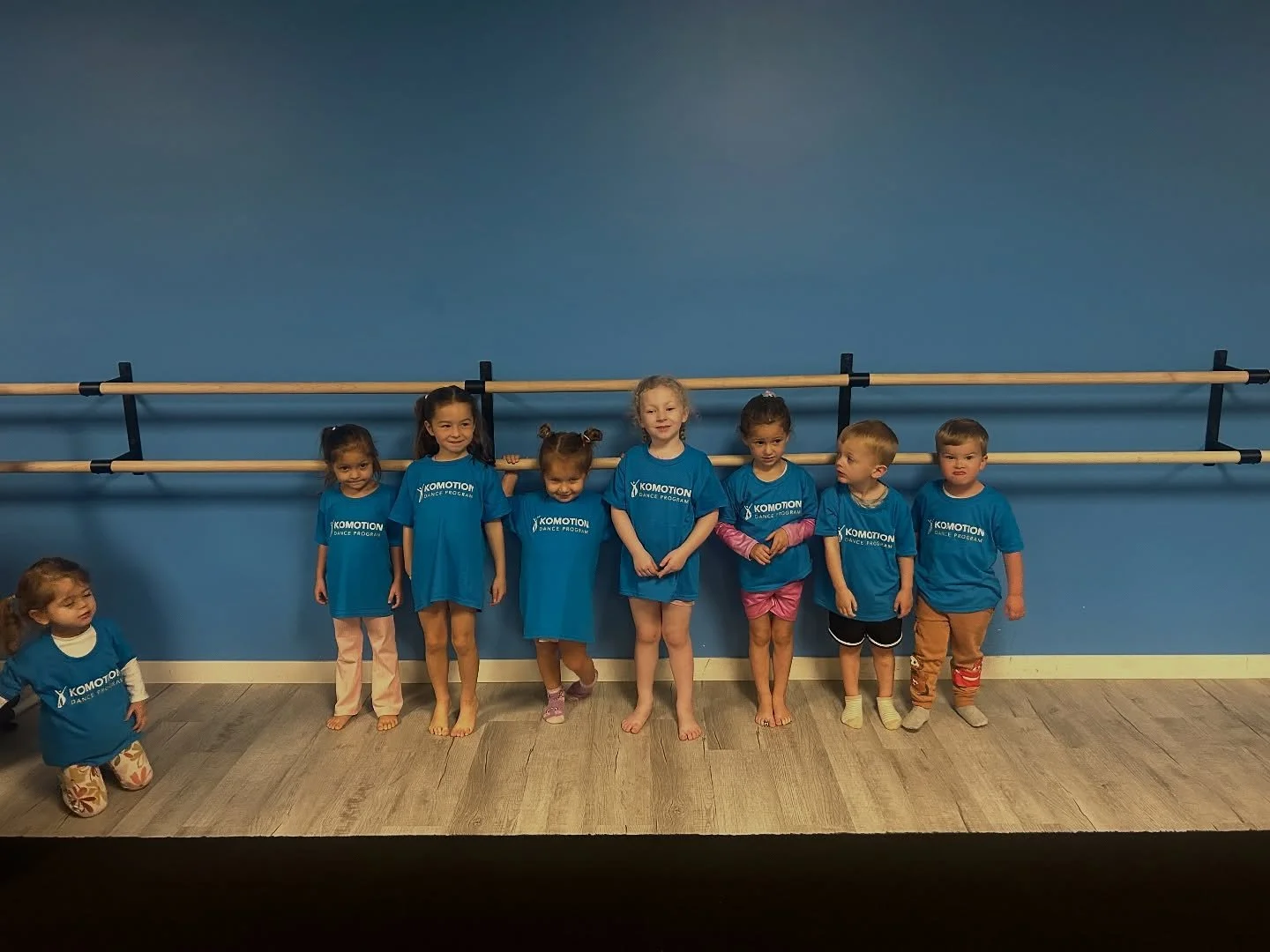 It’s season shirt distribution week 💙
Which means it’s class photos time!
Today’s classes include..
👉🏽 Pre- Acro
👉🏽 Acro Blue, Yellow, White
👉🏽 Hiphop 2A
👉🏽 Jazz/Tap 1
Fantastic way to start the week! 💙
#dance #dancer #