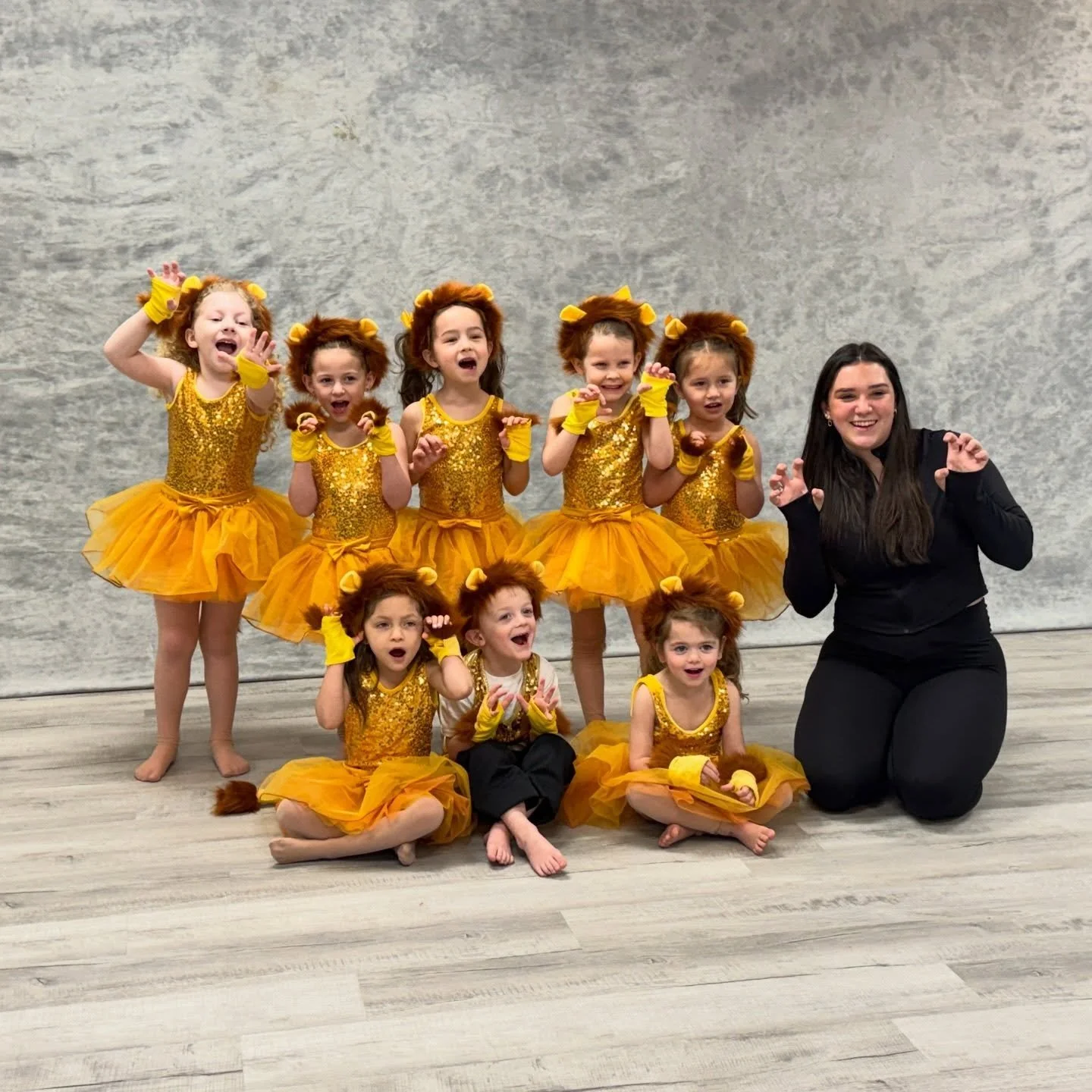 It&rsquo;s Picture Week!! Get ready for cuteness overload 💙
What a GREAT start to the week!

👉🏽 Pre Acro
👉🏽 Hiphop 2A
👉🏽 Jazz/Tap 1
👉🏽 Acro Blue
👉🏽 Acro Yellow
👉🏽 Acro White

So proud of all our dancers&hellip; they showed up ready and l