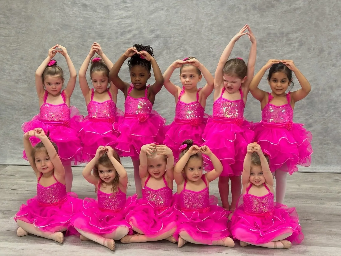 Last day of picture week! 💙

👉🏽 Pre Hiphop B
👉🏽 Pre Ballet A &amp; B
👉🏽 Modern 3
👉🏽 Ballet 2
👉🏽 Hiphop 3B

What a wonderful week it has been!
Thank you @premier_studios and @rhbrownphoto for spending time with us this week!

#komotionnatio