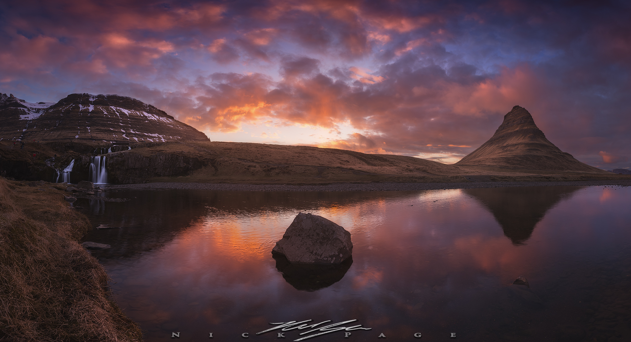 kirkjufell-reflection-pano.jpg